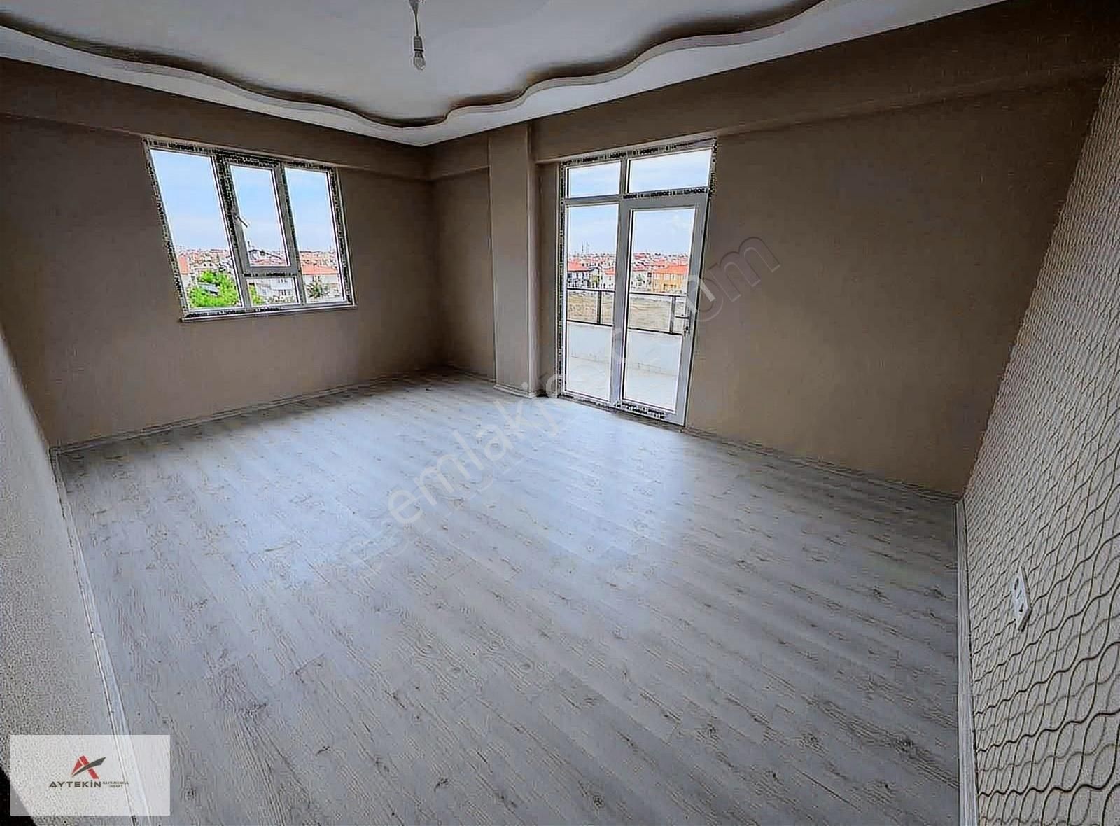 Karaman Cad Üzerinde 3+1 Lüks Daire Acil Satılık!