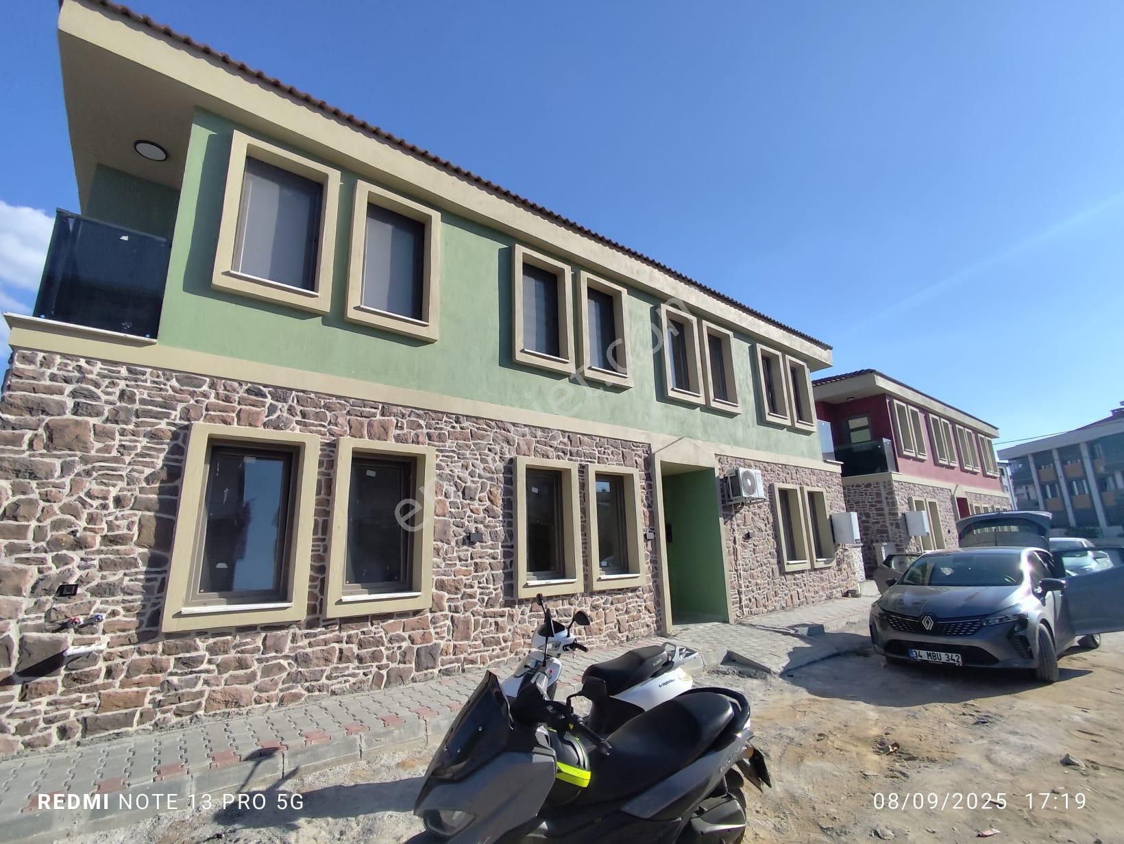 Ayvalık Altınovada 2 Katlı Binanın 2.katı 2+1 Sıfır Daire