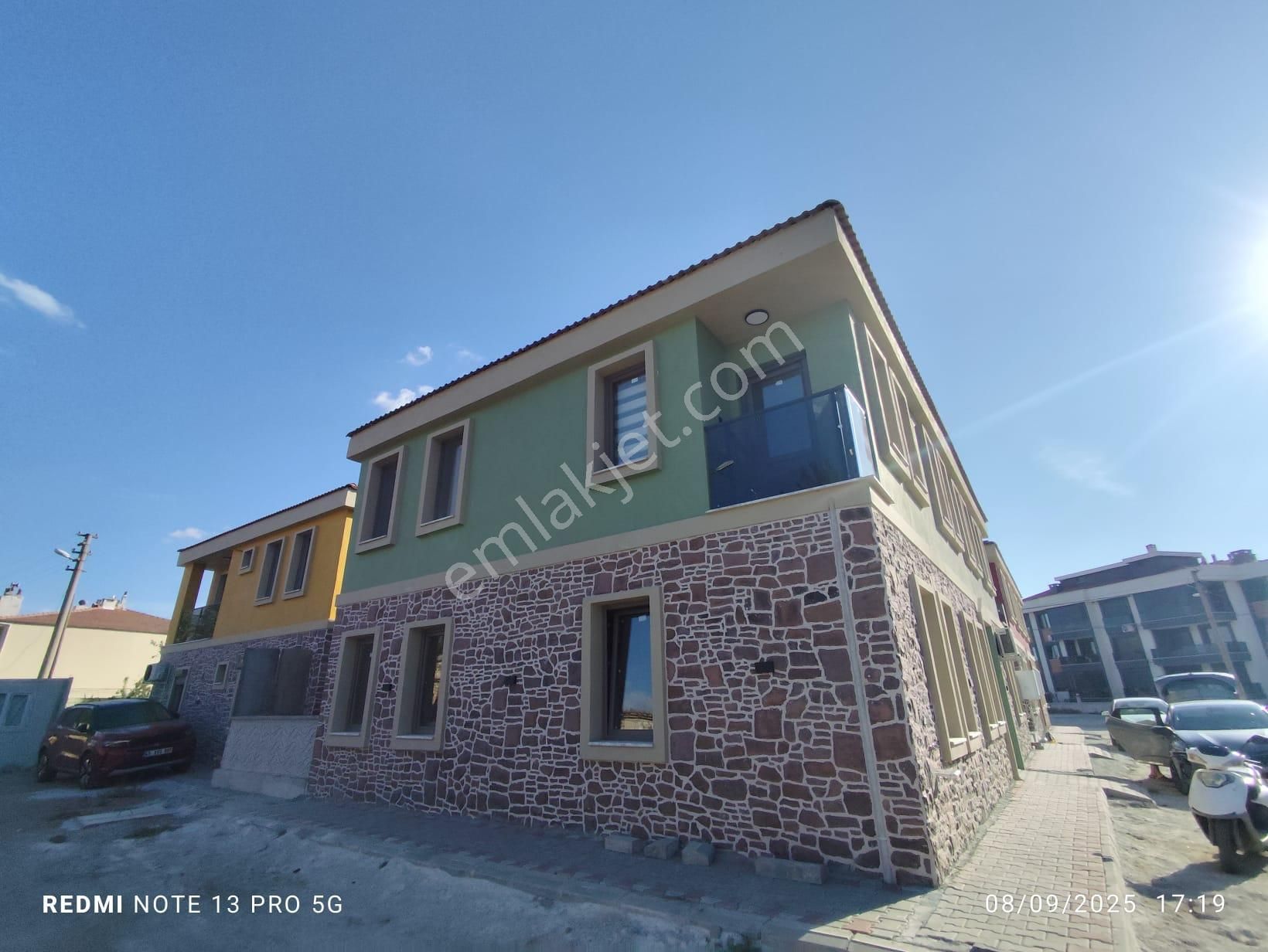 Ayvalık Altınovada 2 Katlı Binanın 2.katı 2+1 Sıfır Daire - Görsel 4