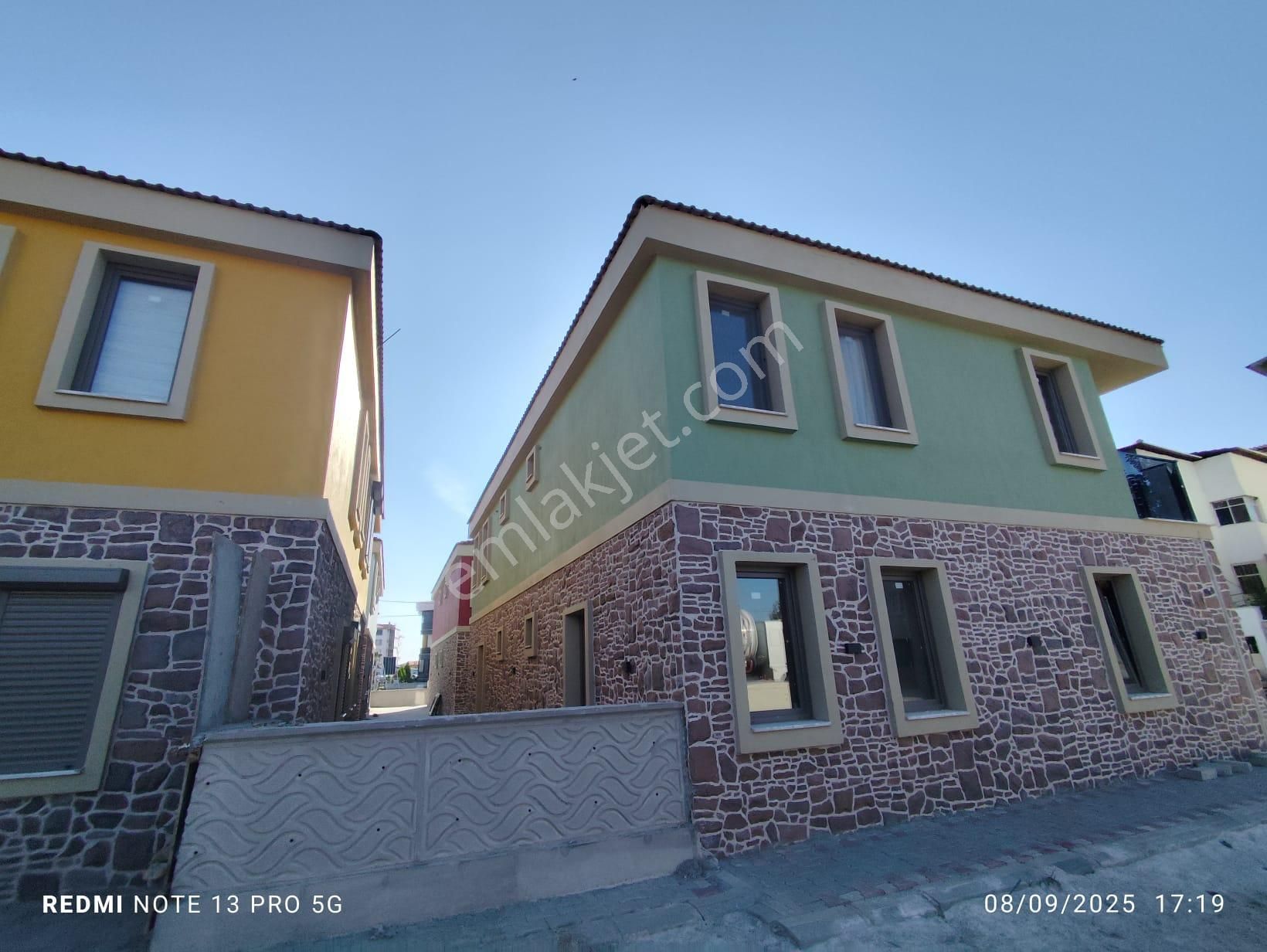 Ayvalık Altınovada 2 Katlı Binanın 2.katı 2+1 Sıfır Daire - Görsel 5