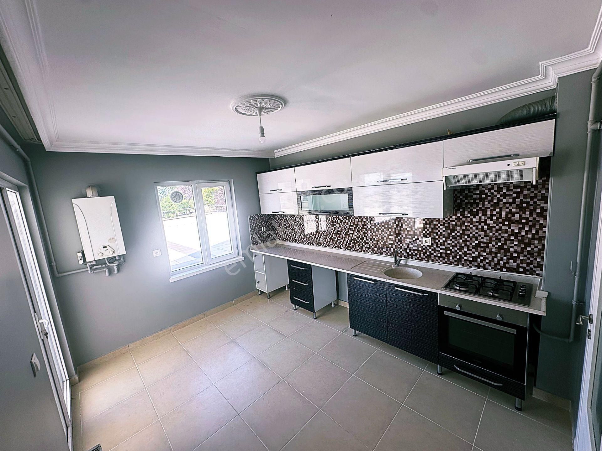 Cihandan Dedekorkut İlkokulu Yakını 4+1 1.katta Masrafsız Daire - Görsel 2