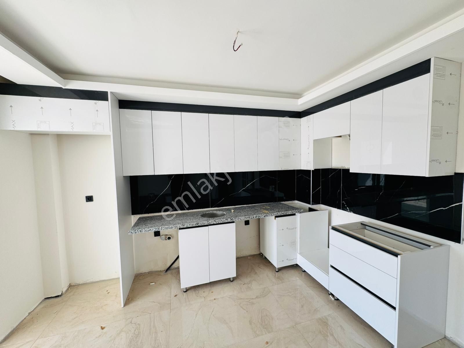 Beşikkaya Mahallesinde Full Yapılı 3+1 2.kat Satılık Sıfır Daire !! - Görsel 2