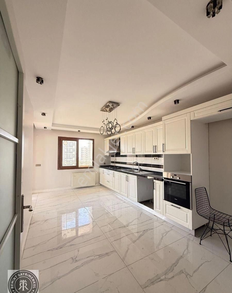 Remint’den Türkmenbaşı Pınar Mahallesinde Geniş 4+1 Kapalı Mutfak Çift Banyo Direk Hasarsız Satılık! - Görsel 5