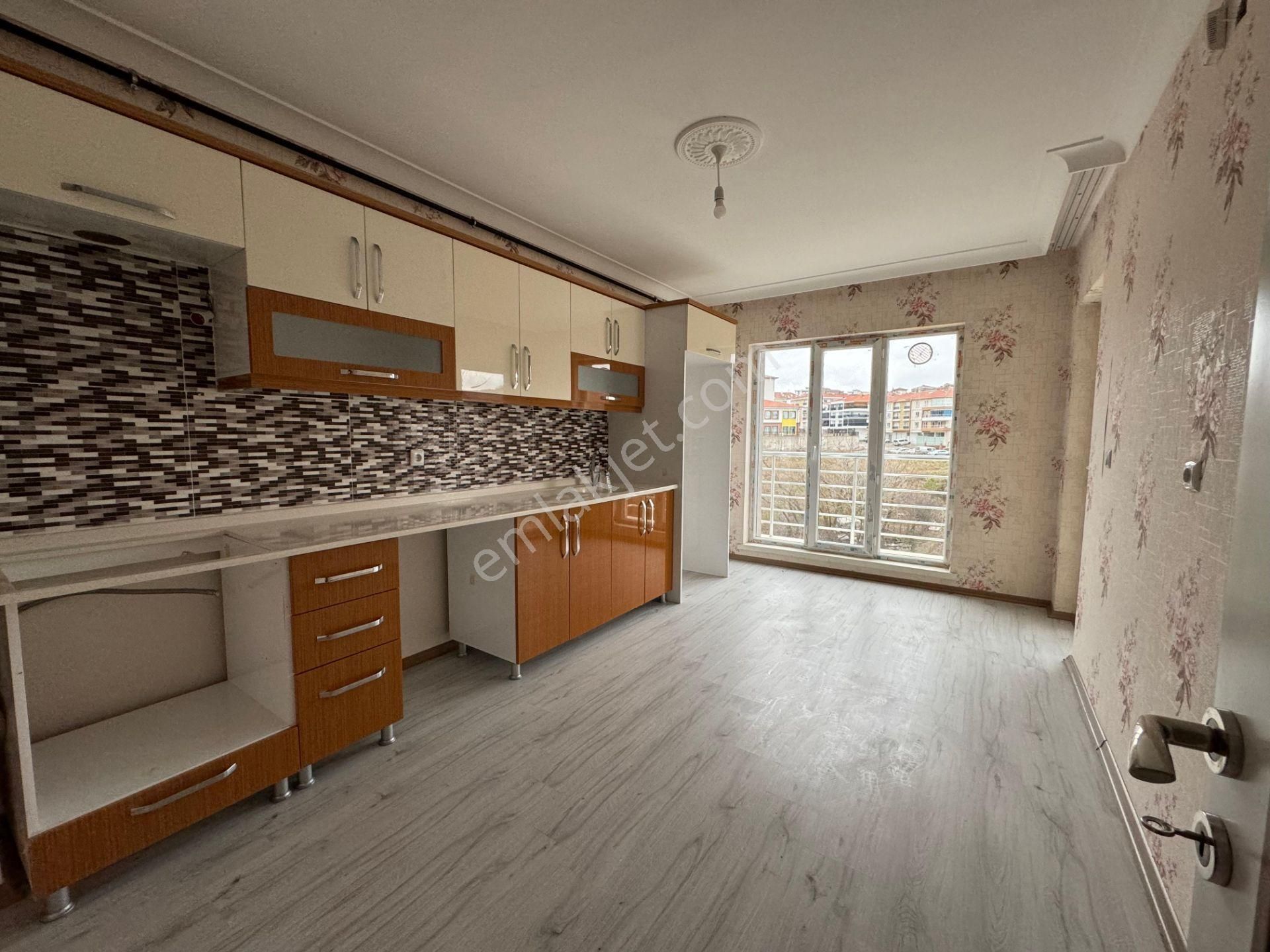 Beşikkaya'da Altınköy Yakınında Asansörlü Full Yapılı 3+1 Katta Satılık Daire !! - Görsel 2