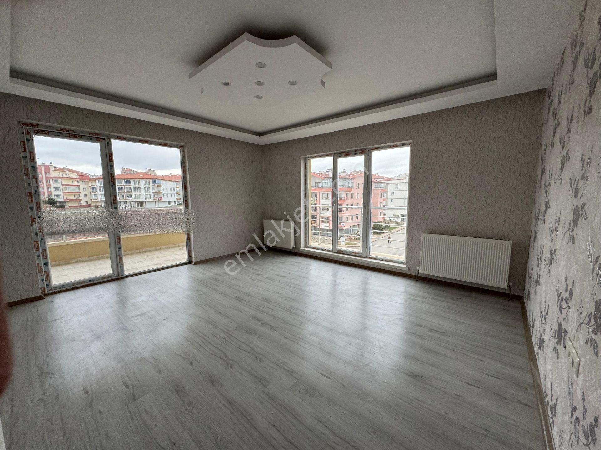 Beşikkaya'da Altınköy Yakınında Asansörlü Full Yapılı 3+1 Katta Satılık Daire !! - Görsel 3