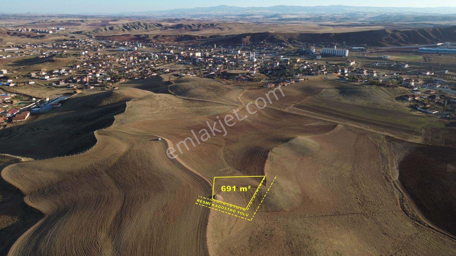 Kırıkkale / Delice / Çerikli-gölçebel De 691 M² İmarlı Arsa