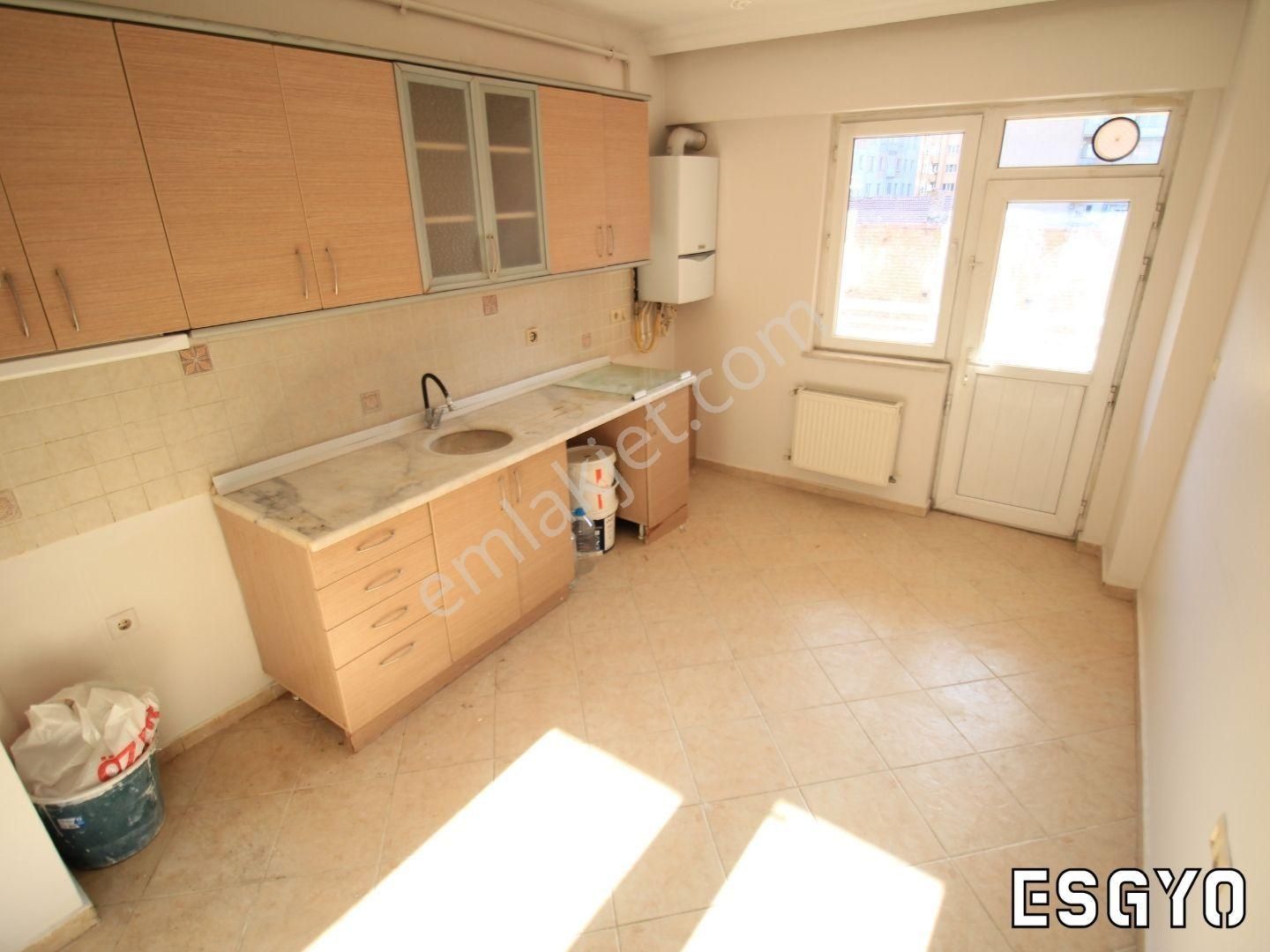 Esgyo'dan Y.emre Halk Çarşısı Yanı Bim Üstü Ara Kat 3+1 Daire - Görsel 12