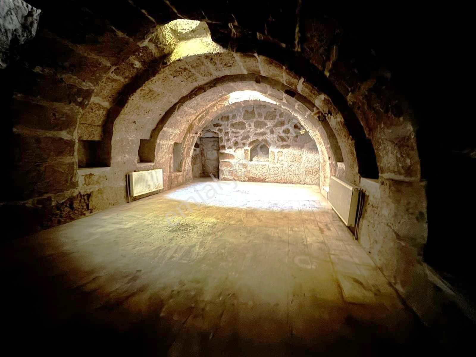 Aksaray-güzelyurt İlçesinde Satılık Tarihi Konak/otel-restaurant - Görsel 32