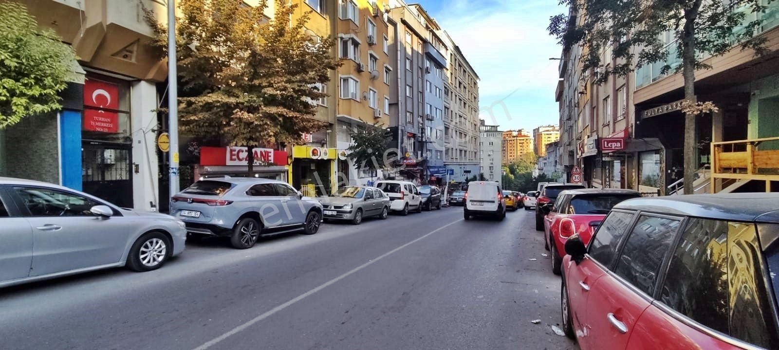 Şişili De Satılık Dükkan 19 Mayıs Caddesi Üzerinde - Görsel 8