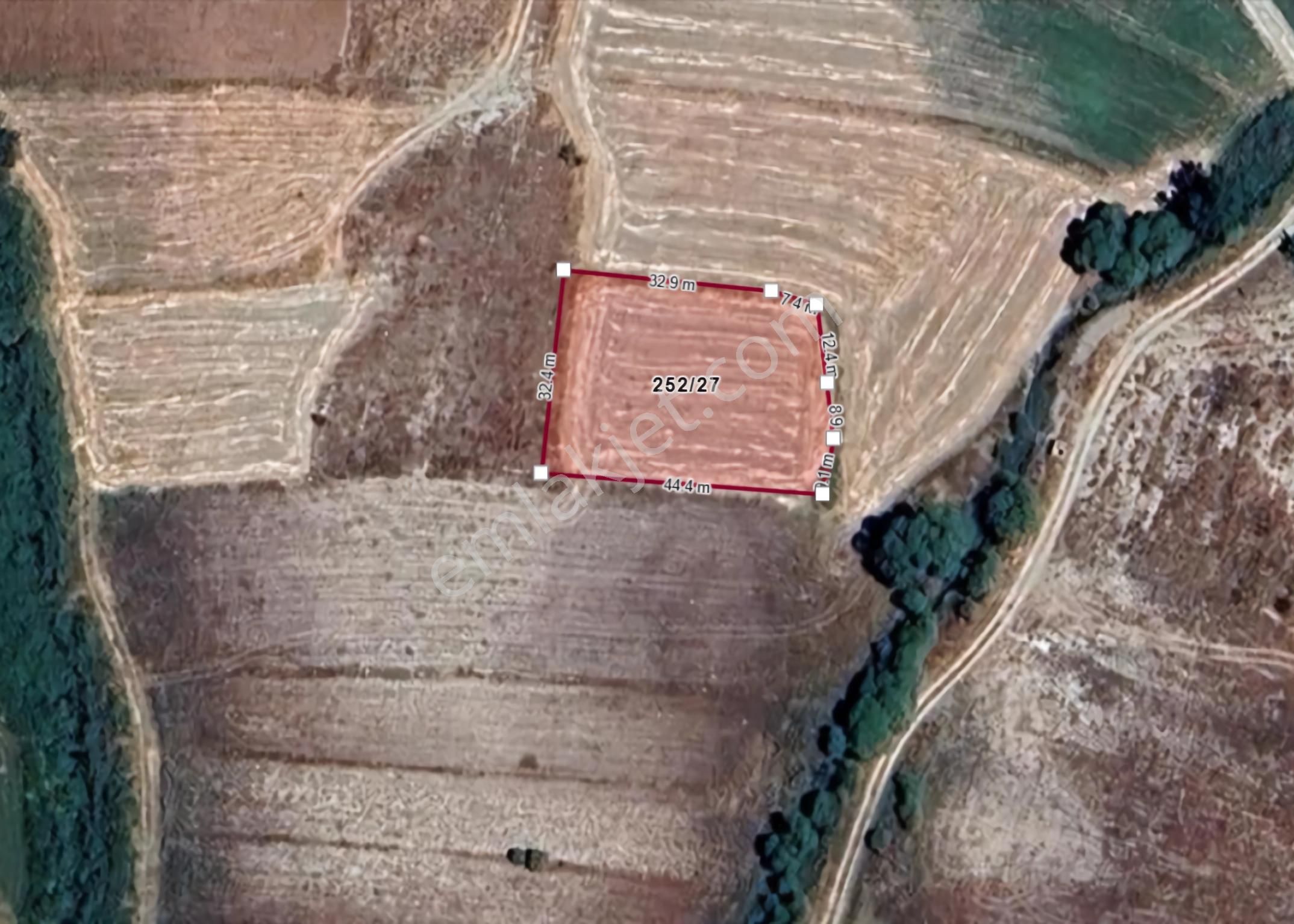 Antalya Korkuteli Yeleme Köyü 1360m2 Yatırımlık Satılık Tarla