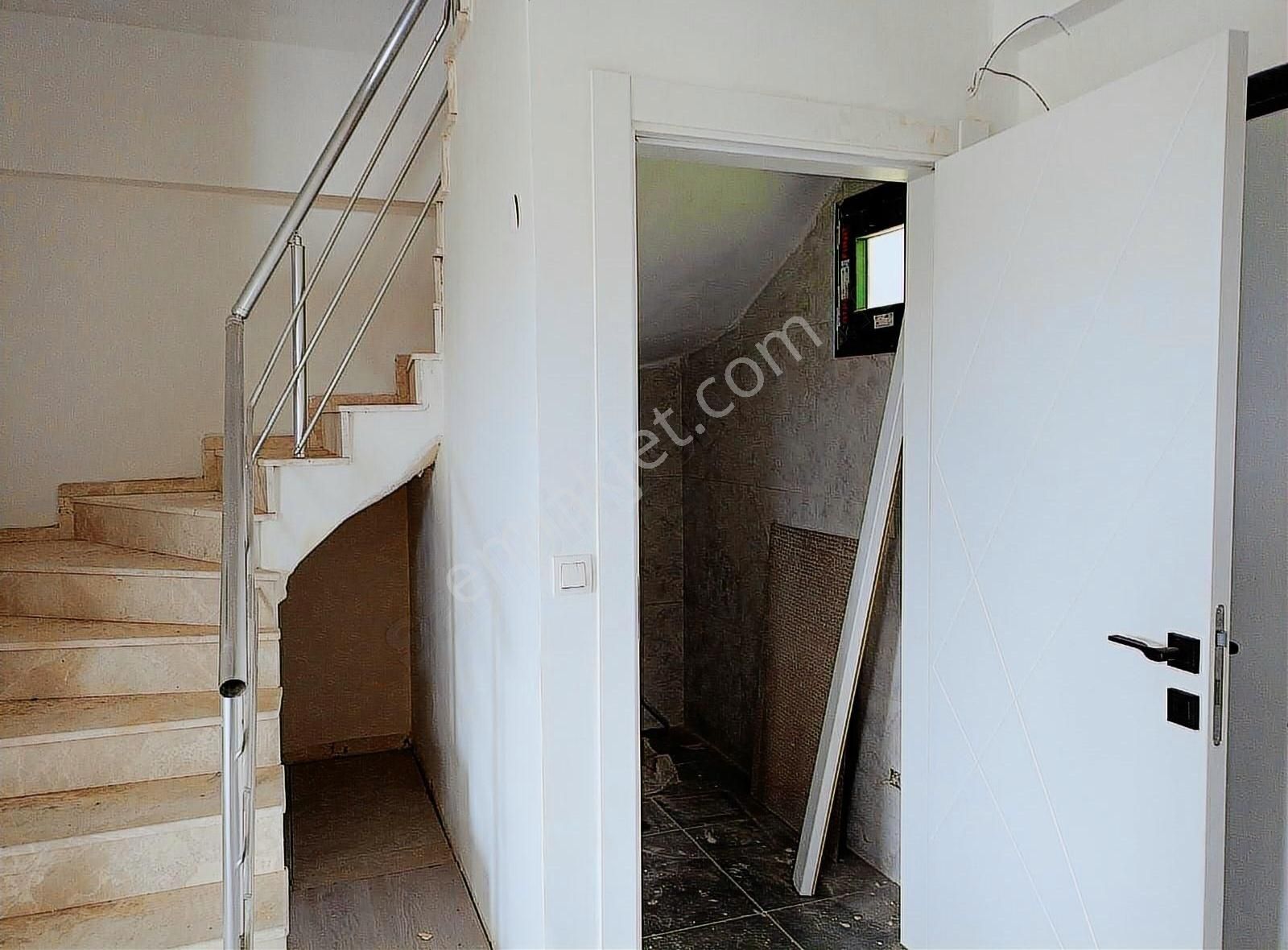 Kabakum Köy İçinde Deniz Manzaralı Satılık 3+1 Müstakil Villa