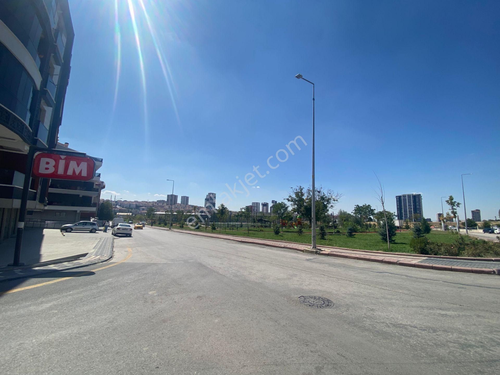 Uzman Emlak Dankanuni Mh. Katta Bağımsız Asansörlü 3+1 - Görsel 32