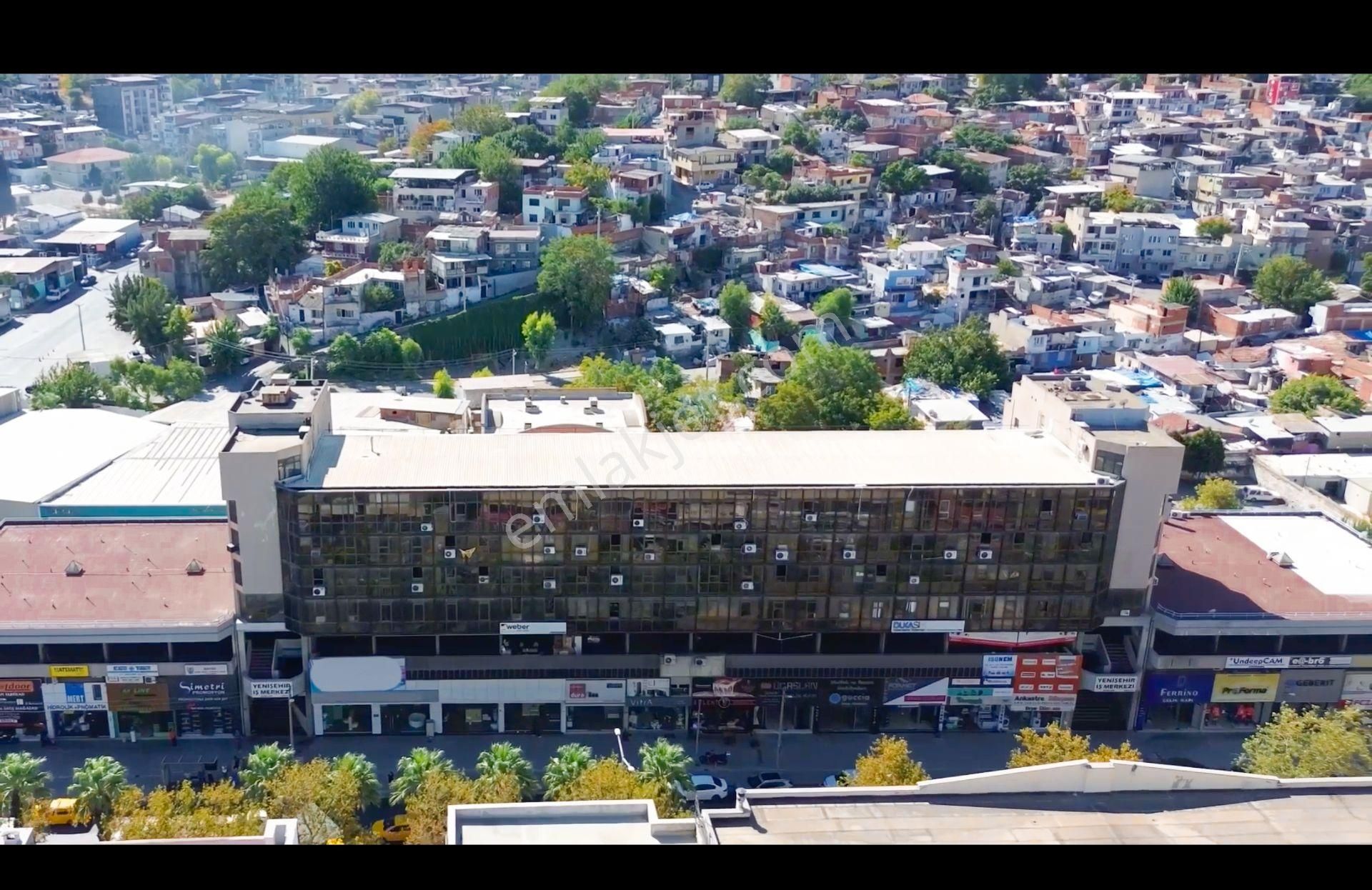 Gıda Çarşısı’nın Tam Karşısında, Gaziler Caddesi’nde Net:181m² Satılık İşyeri