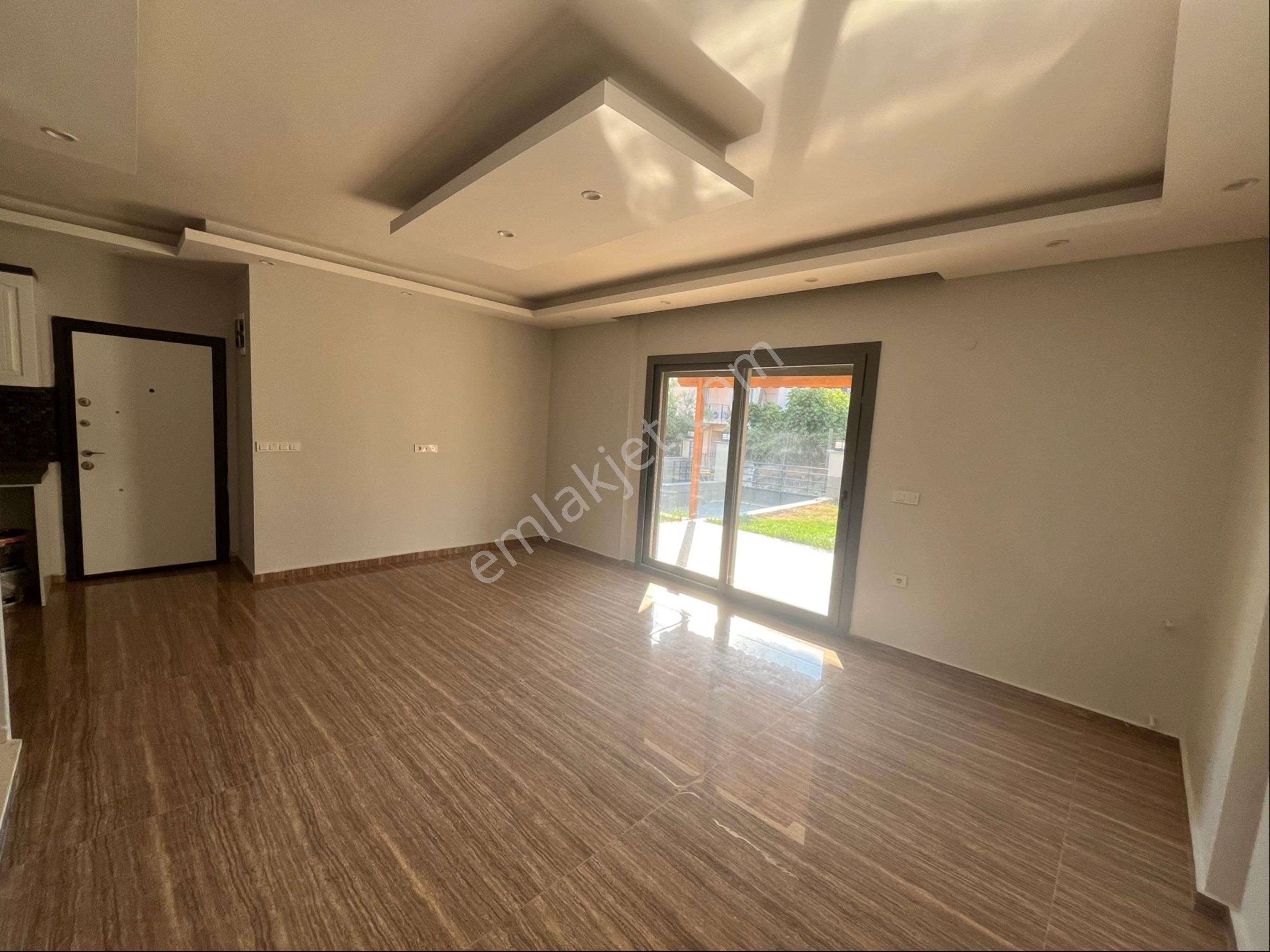 Ortamahallede Otoparklı Köşe Villa - Görsel 12