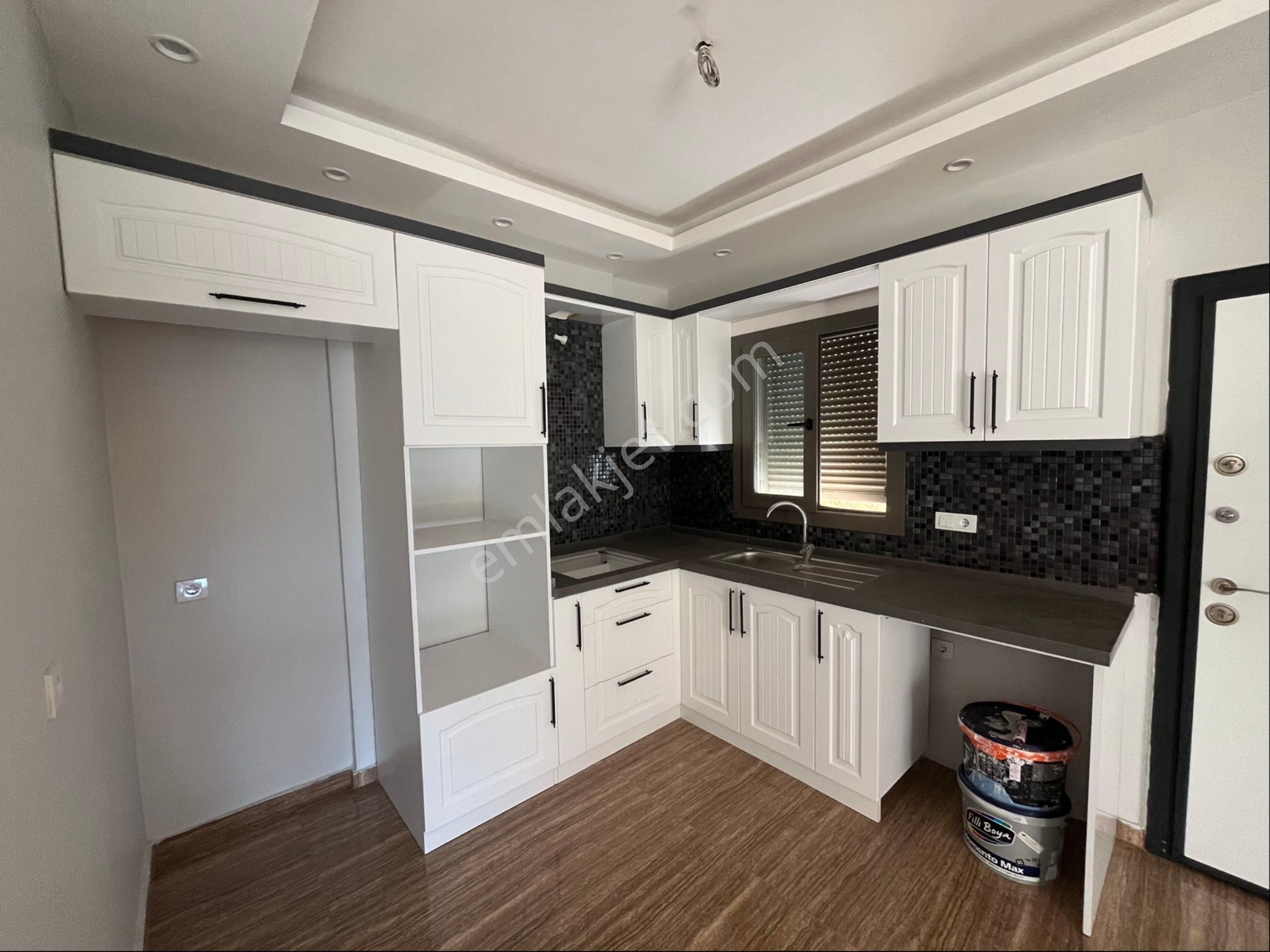 Ortamahallede Otoparklı Köşe Villa - Görsel 9