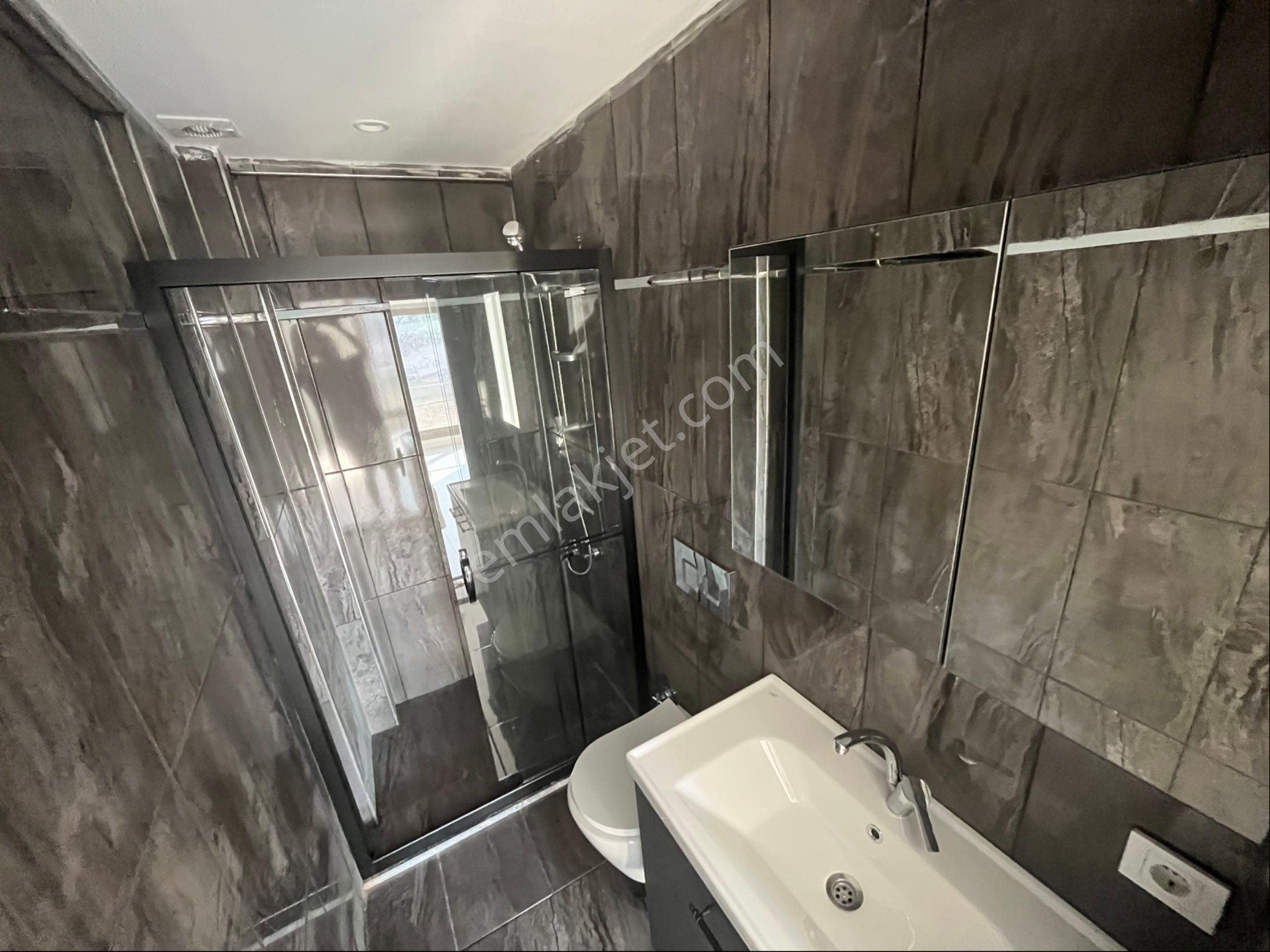 Ortamahallede Otoparklı Köşe Villa - Görsel 24