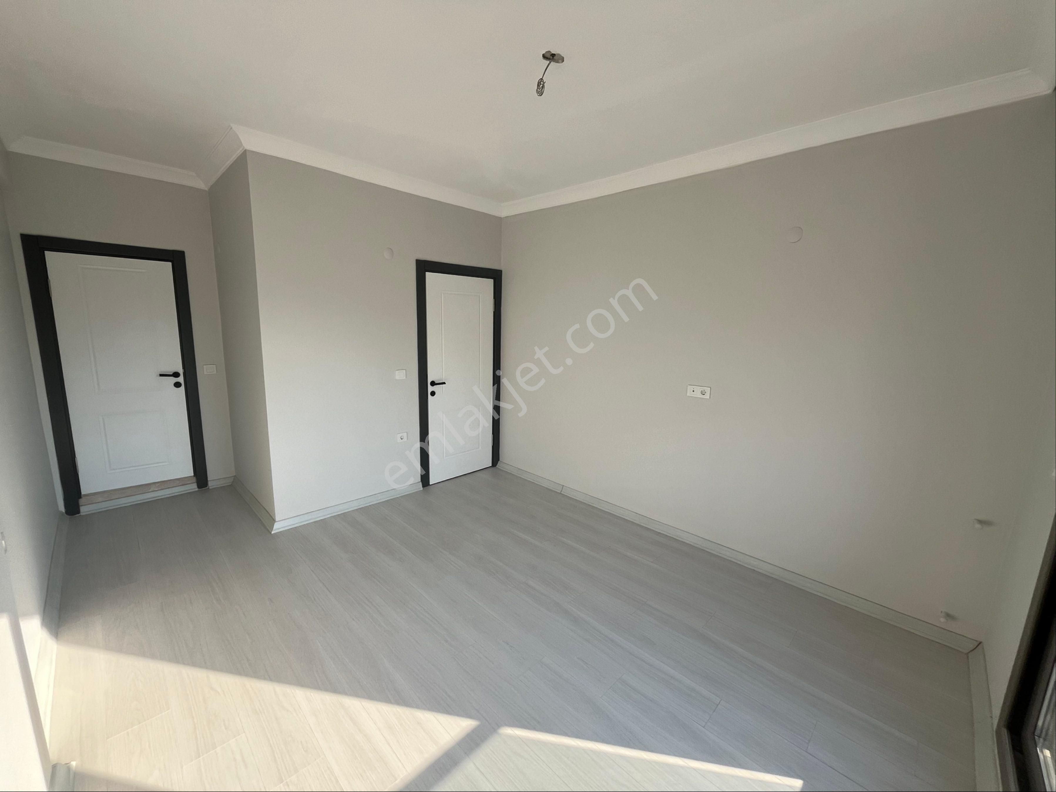 Ortamahallede Otoparklı Köşe Villa - Görsel 23