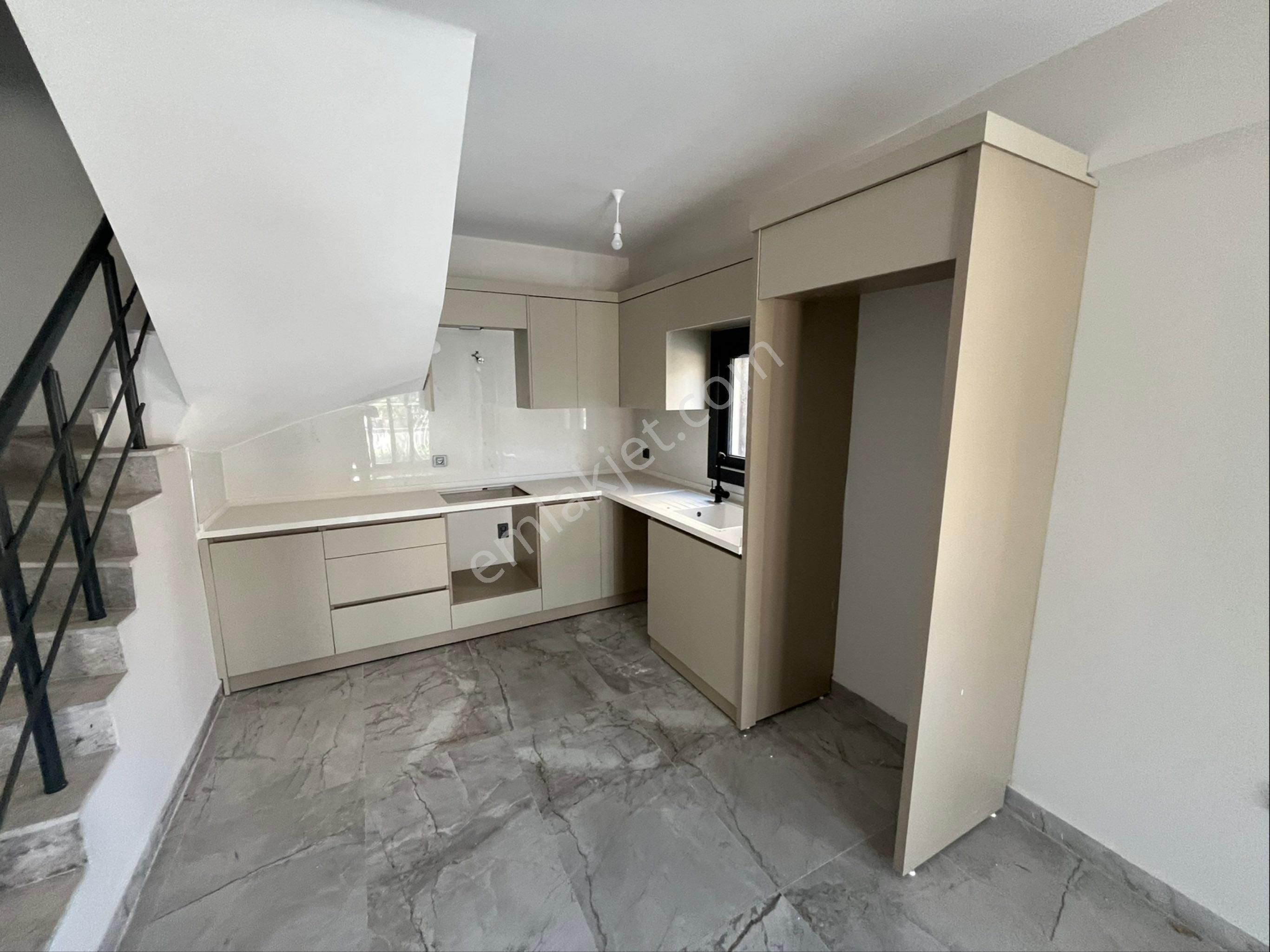 Ortamahallede Sıfır Uygun Villa - Görsel 25