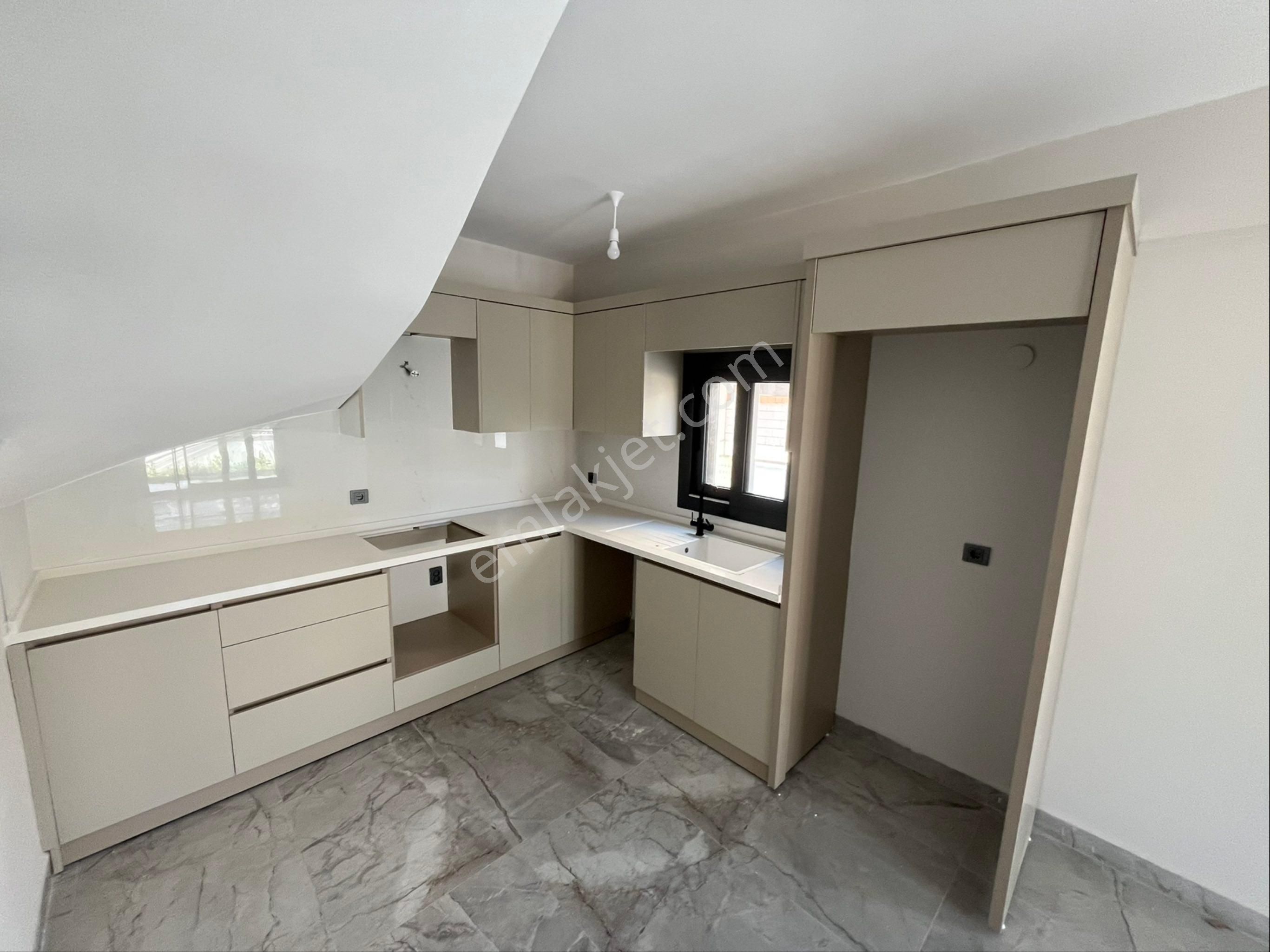 Ortamahallede Sıfır Uygun Villa - Görsel 13