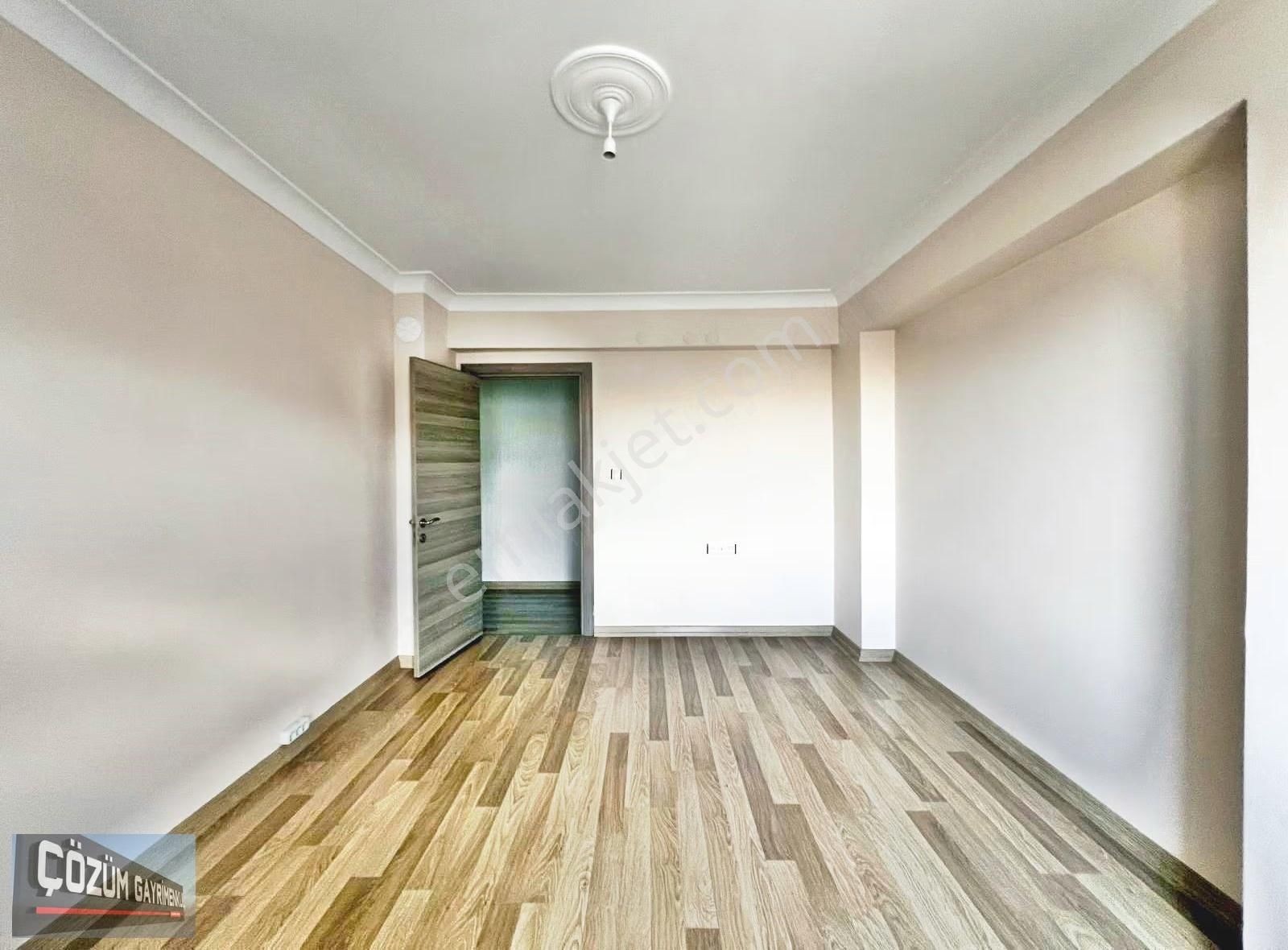 Çözüm Ana Cadde Kenarı 3+1 Ful Yapılı Kilerli Çift Banyolu Daire - Görsel 4