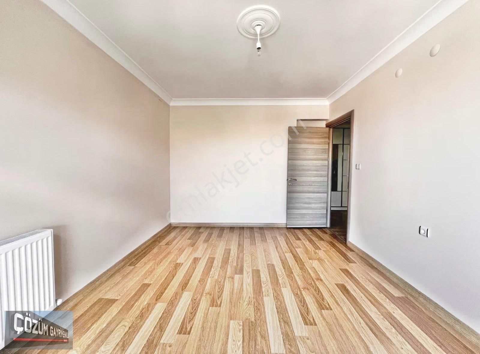 Çözüm Ana Cadde Kenarı 3+1 Ful Yapılı Kilerli Çift Banyolu Daire - Görsel 8