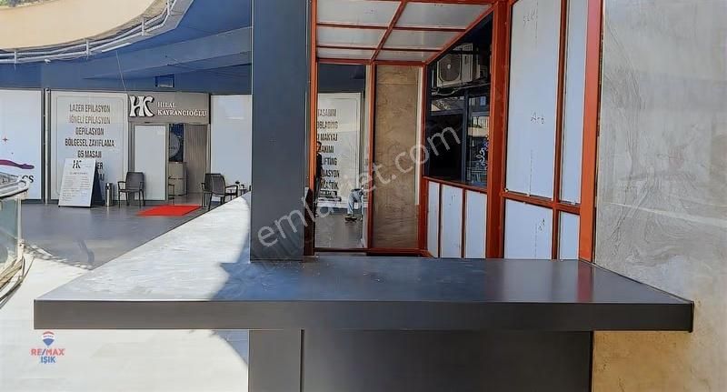 Samandıra Metroya Çok Yakın Avm İçi Satılık İşyeri-büfe - Görsel 4