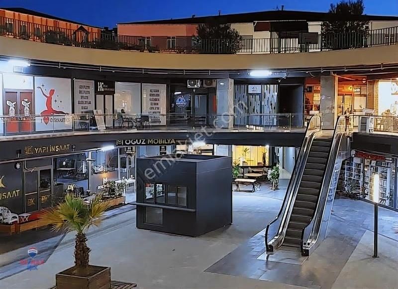Samandıra Metroya Çok Yakın Avm İçi Satılık İşyeri-büfe - Görsel 9