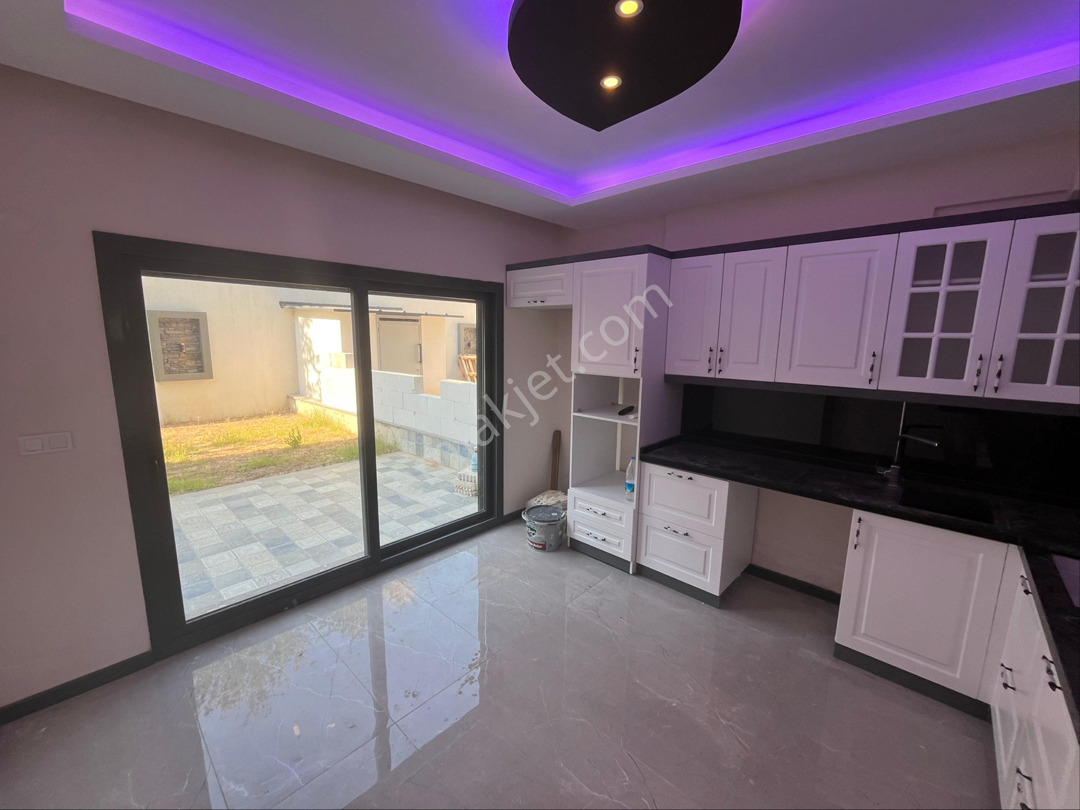 Özderede Zeminden Manzaralı Geniş Villa - Görsel 23