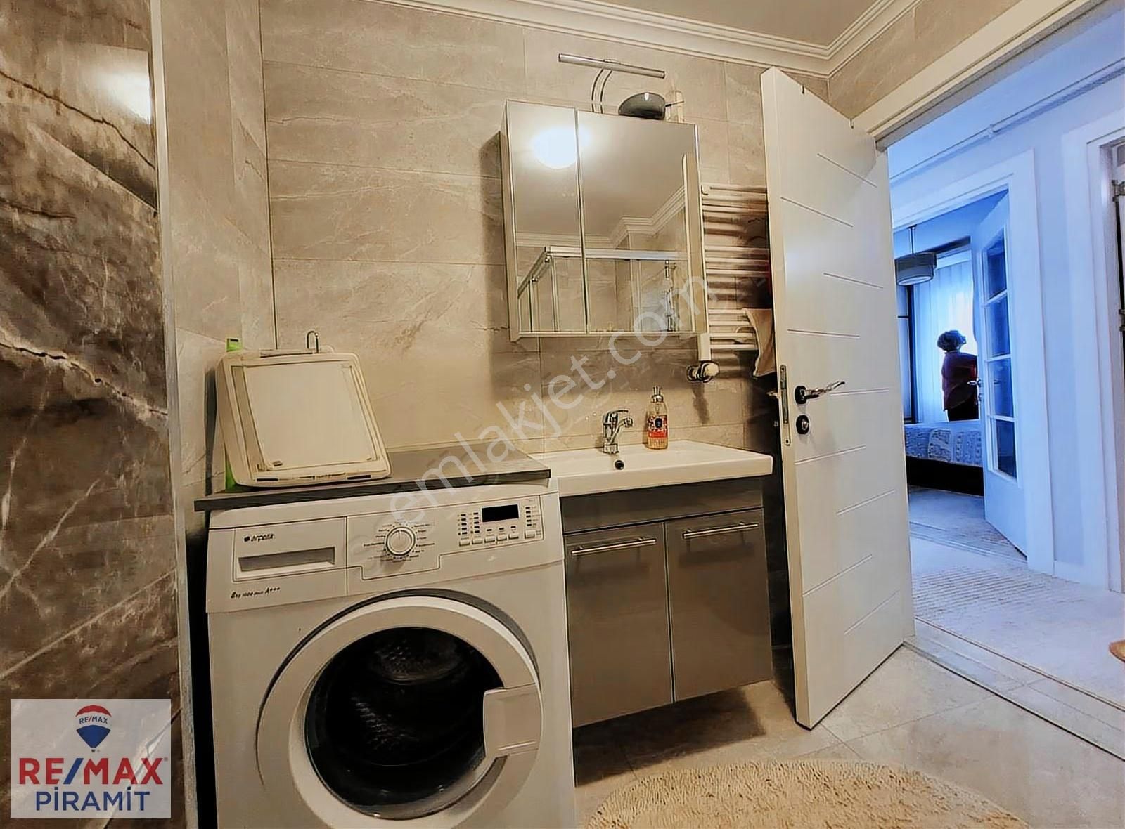 Çekmeköy Taşdelen'de İç Mimar Tasarımlı Prestijli 2+1 Fırsat - Görsel 9