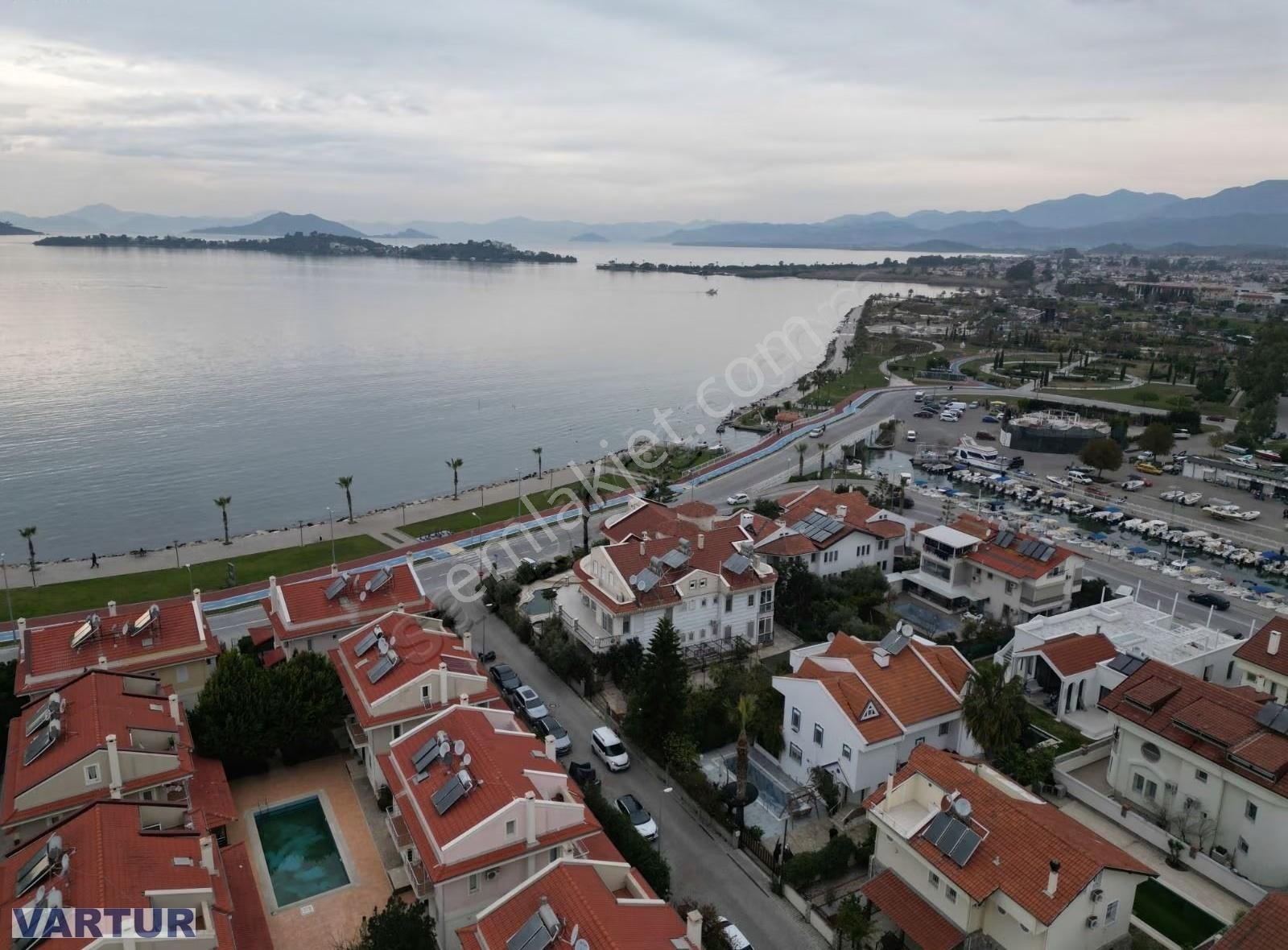 Fethiye Şehir Merkezinde Denize 2. Sıra Lüks Tripleks Villa - Görsel 13