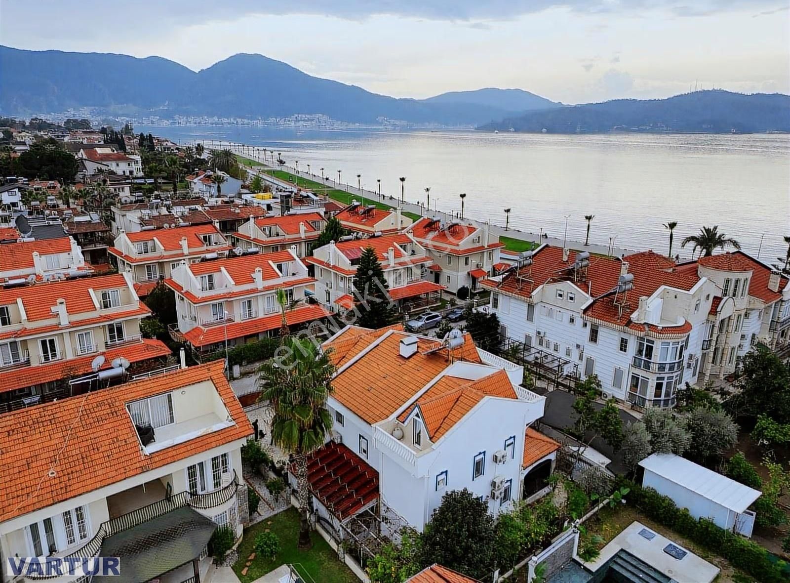 Fethiye Şehir Merkezinde Denize 2. Sıra Lüks Tripleks Villa - Görsel 3