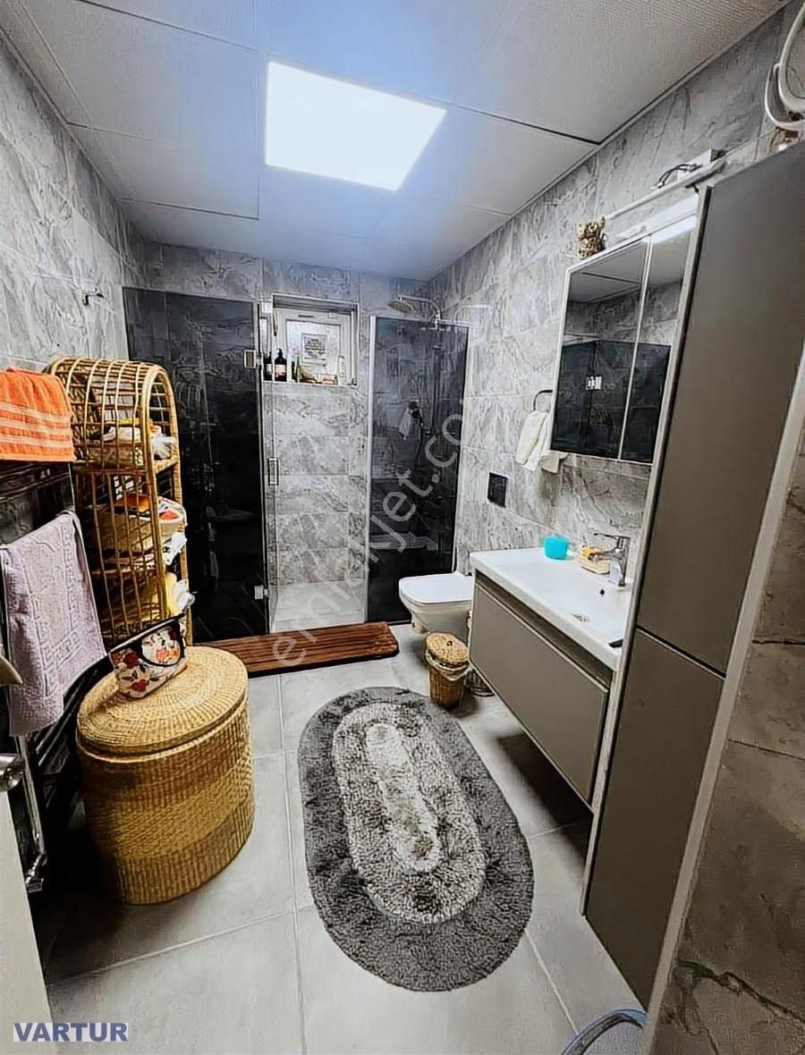 Fethiye Şehir Merkezinde Denize 2. Sıra Lüks Tripleks Villa - Görsel 18