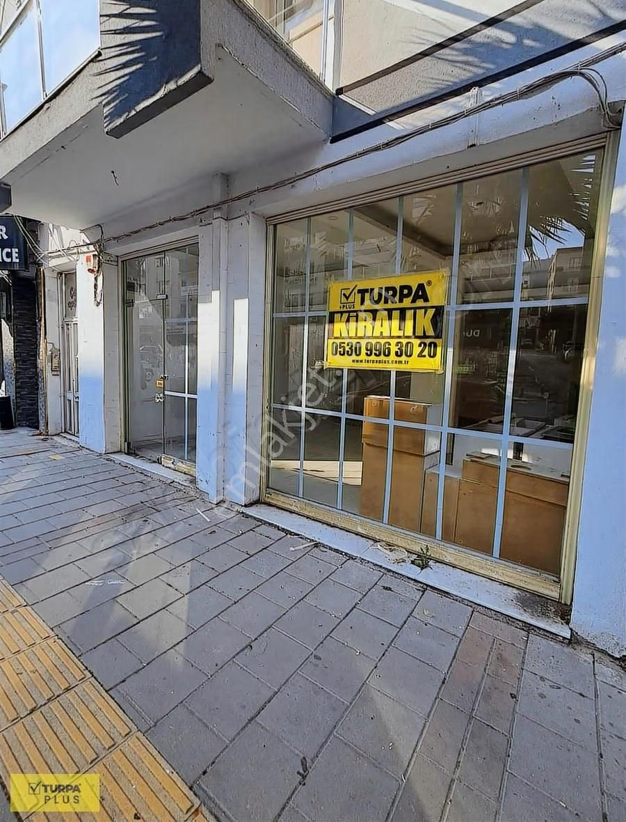 Balçova Sakarya Caddesi Üzerinde Kiralık Dükkan 160 M2