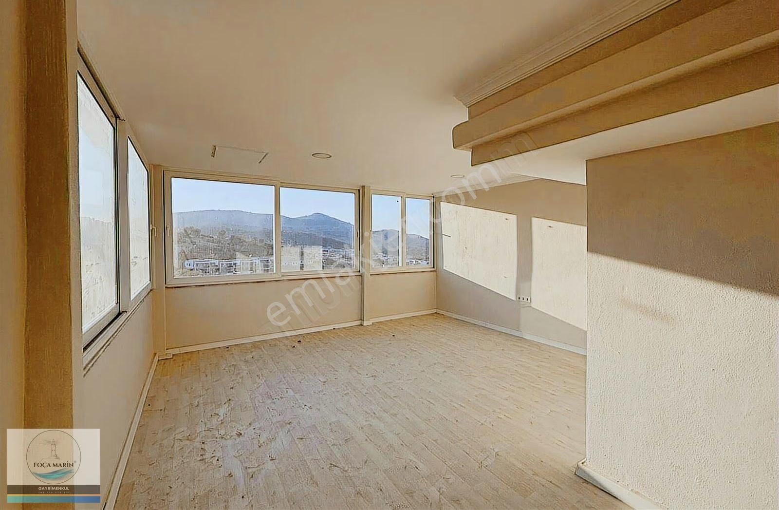 Yenifoça'da Doğaile İç İçe Geniş Verandalı-bahçeli 3+1 Tripleks - Görsel 14