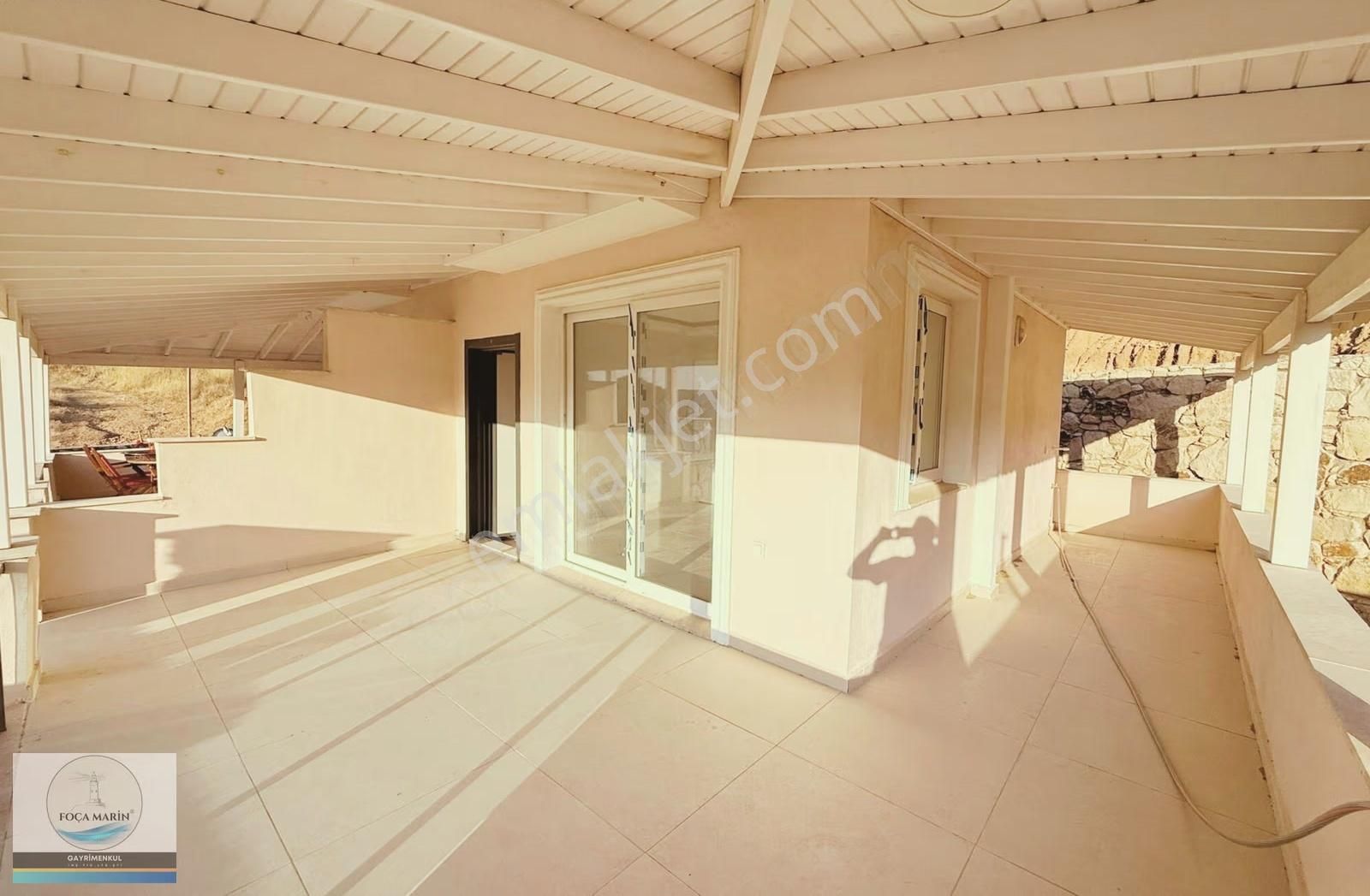 Yenifoça'da Doğaile İç İçe Geniş Verandalı-bahçeli 3+1 Tripleks - Görsel 16