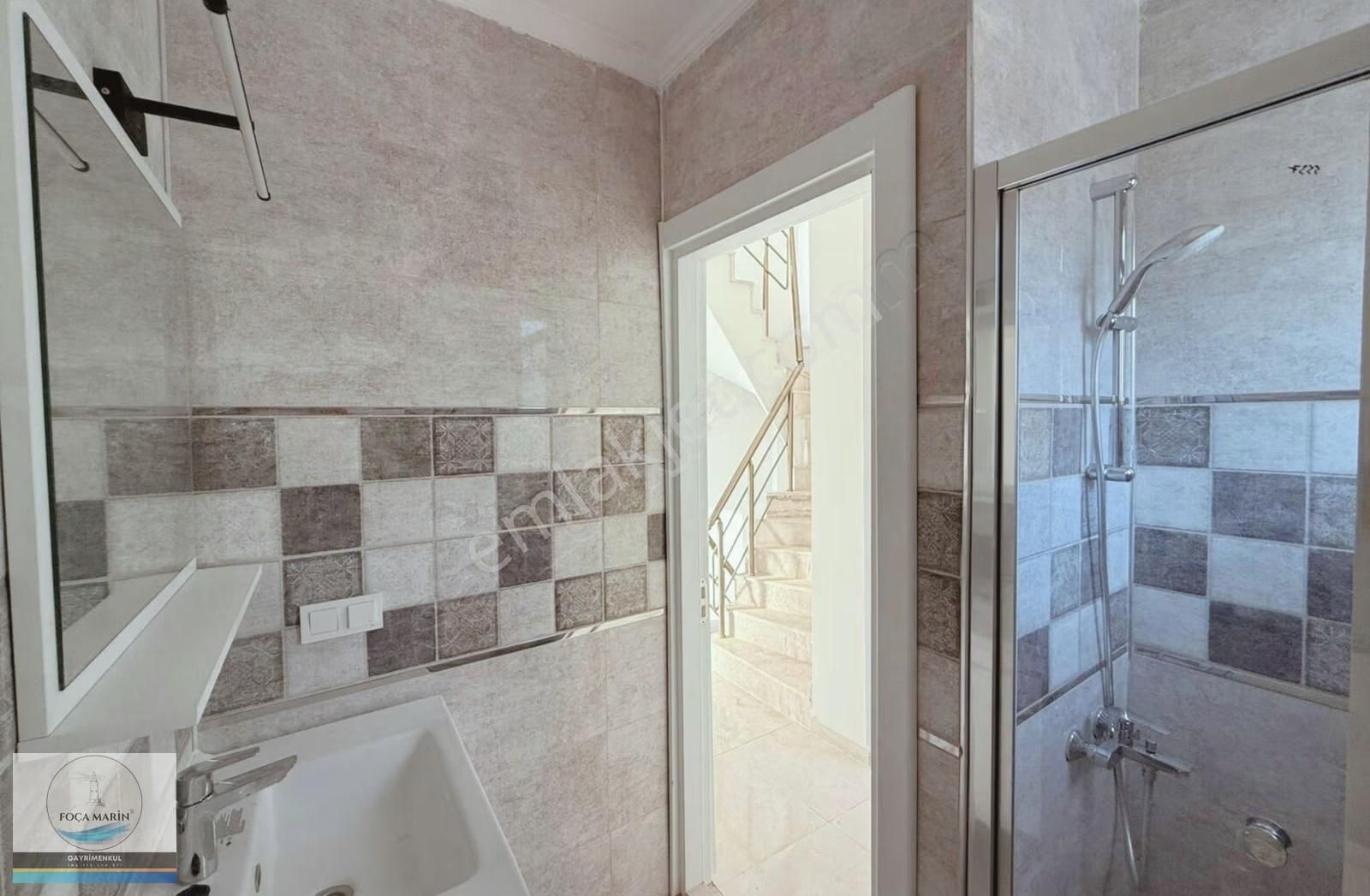 Yenifoça'da Doğaile İç İçe Geniş Verandalı-bahçeli 3+1 Tripleks - Görsel 6