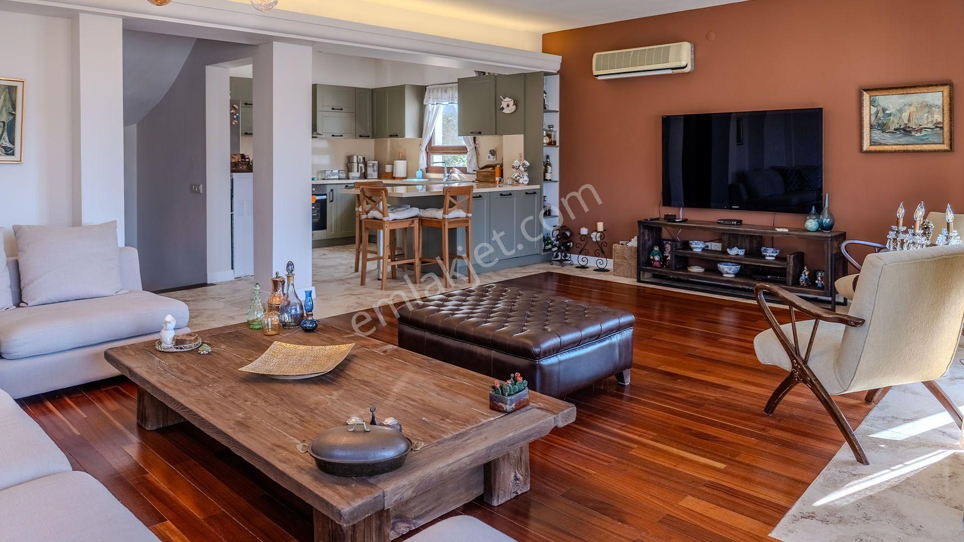 Bodrum Merkezde Kale Manzaralı Havuzlu Müstakil 4+2 Villa - Görsel 9