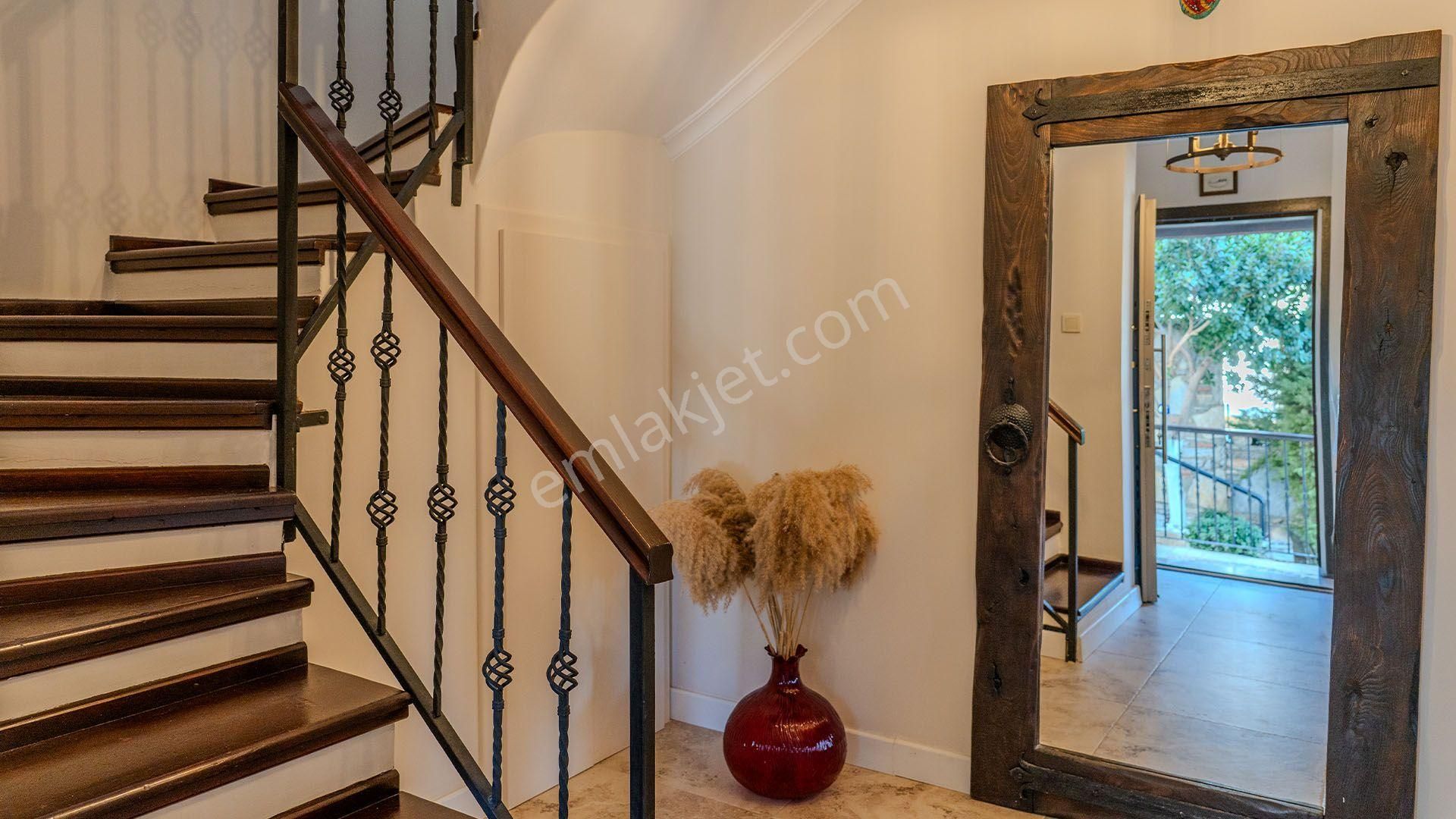 Bodrum Merkezde Kale Manzaralı Havuzlu Müstakil 4+2 Villa - Görsel 14