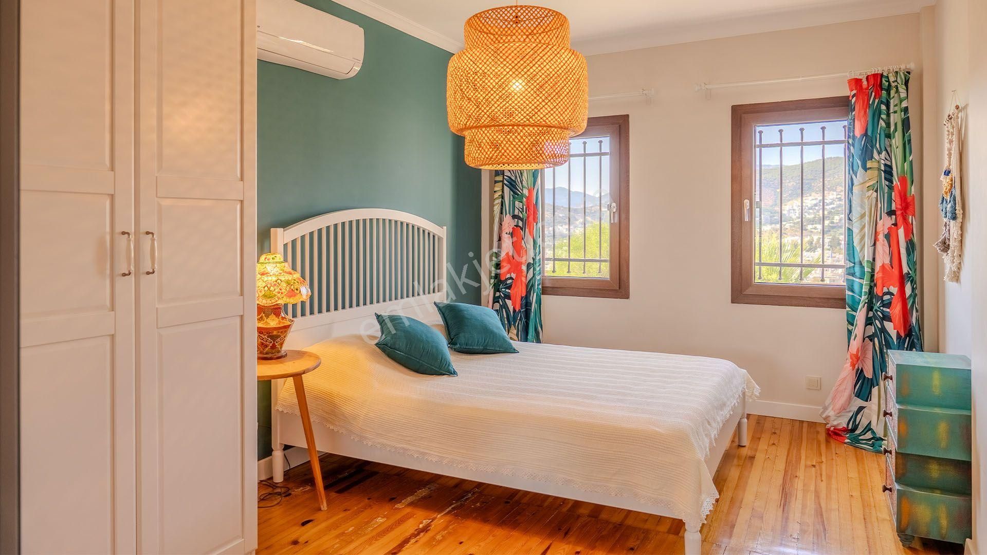 Bodrum Merkezde Kale Manzaralı Havuzlu Müstakil 4+2 Villa - Görsel 16