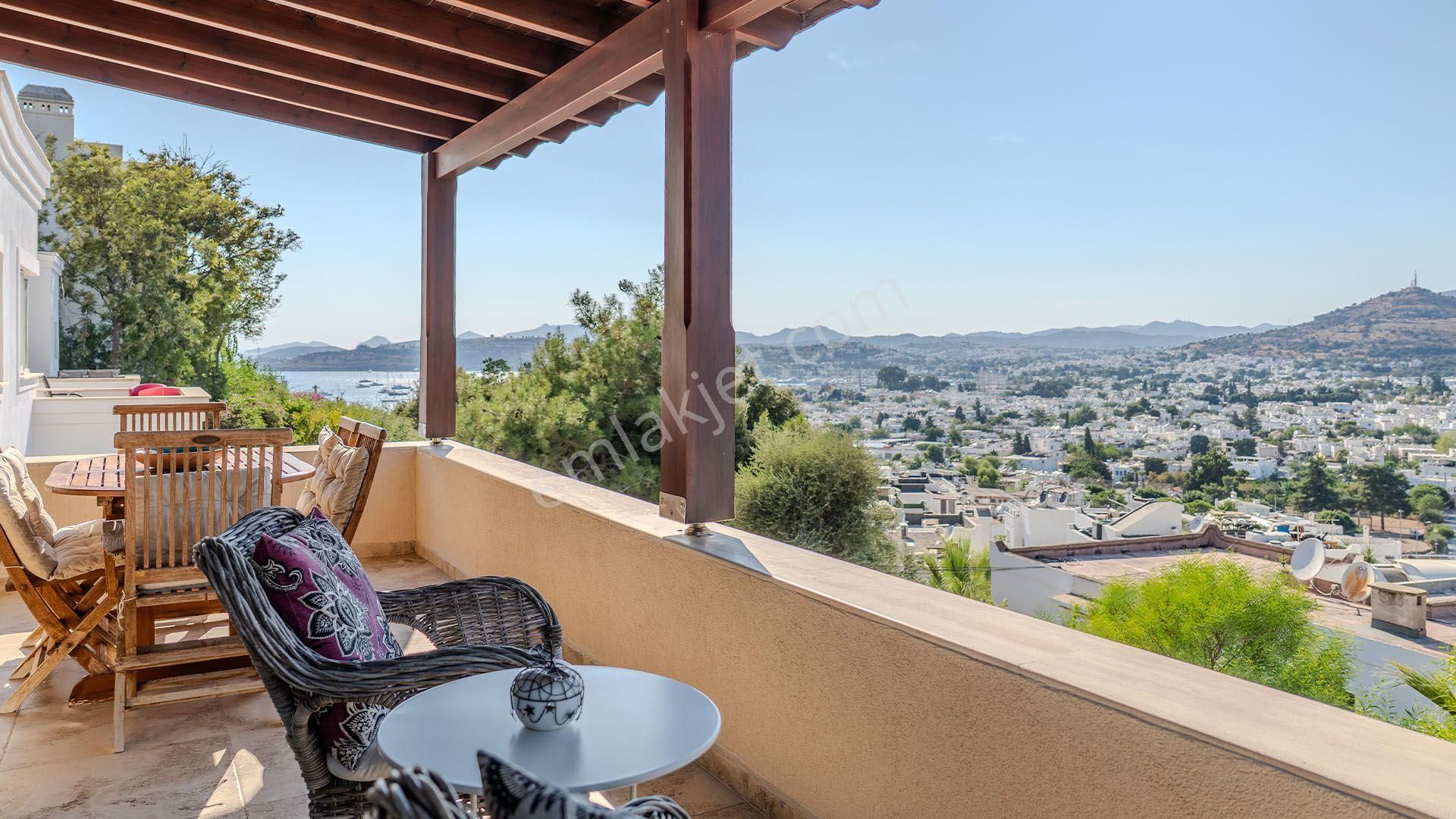 Bodrum Merkezde Kale Manzaralı Havuzlu Müstakil 4+2 Villa - Görsel 13