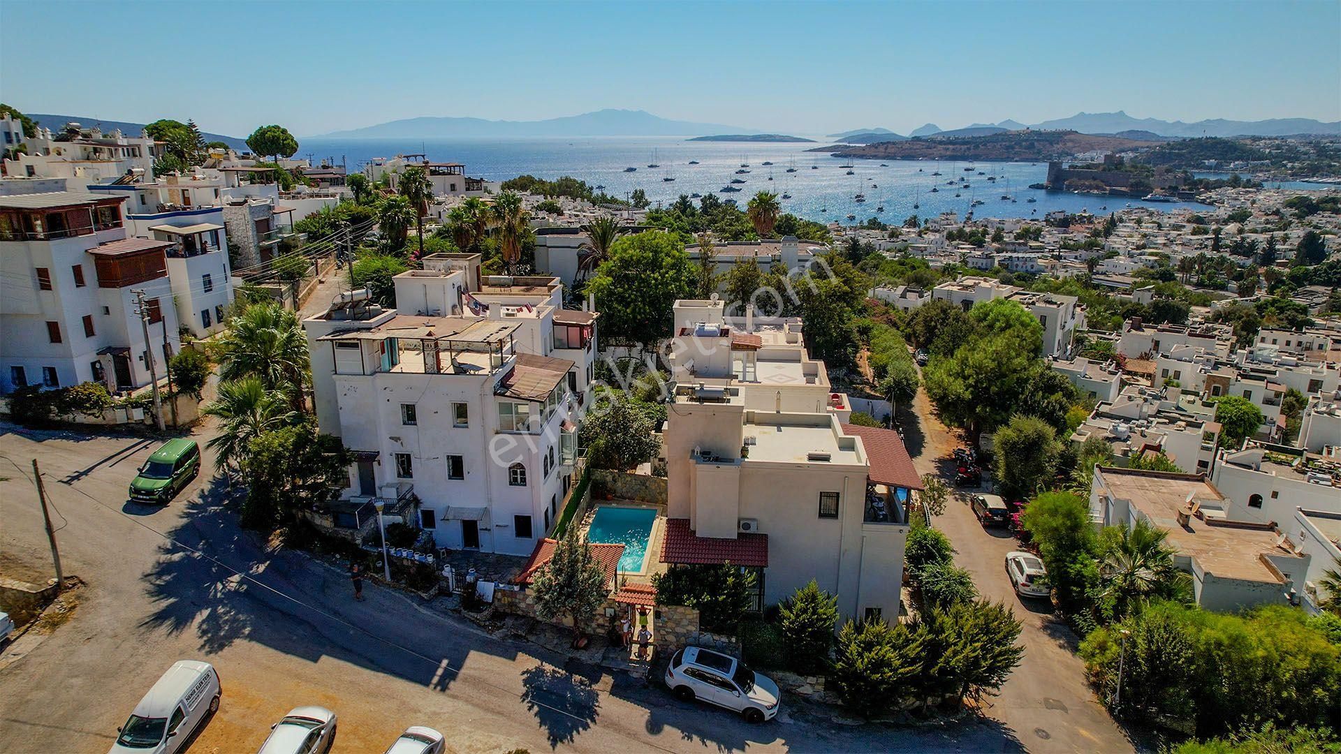 Bodrum Merkezde Kale Manzaralı Havuzlu Müstakil 4+2 Villa - Görsel 2