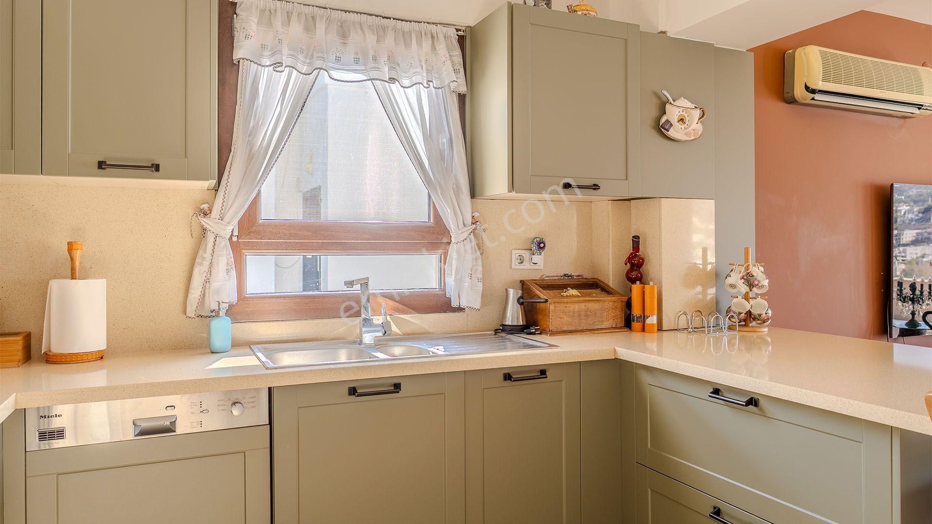 Bodrum Merkezde Kale Manzaralı Havuzlu Müstakil 4+2 Villa - Görsel 11