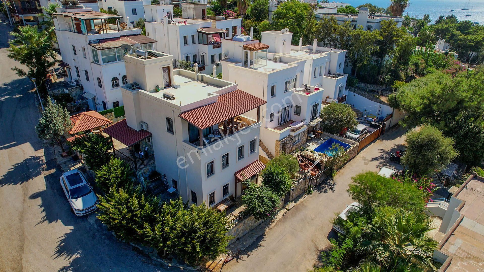 Bodrum Merkezde Kale Manzaralı Havuzlu Müstakil 4+2 Villa - Görsel 4