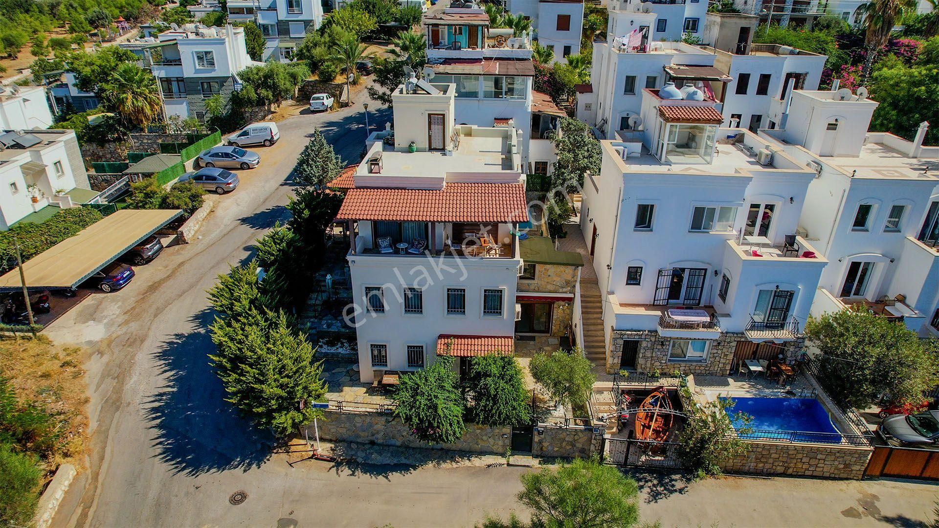 Bodrum Merkezde Kale Manzaralı Havuzlu Müstakil 4+2 Villa - Görsel 5