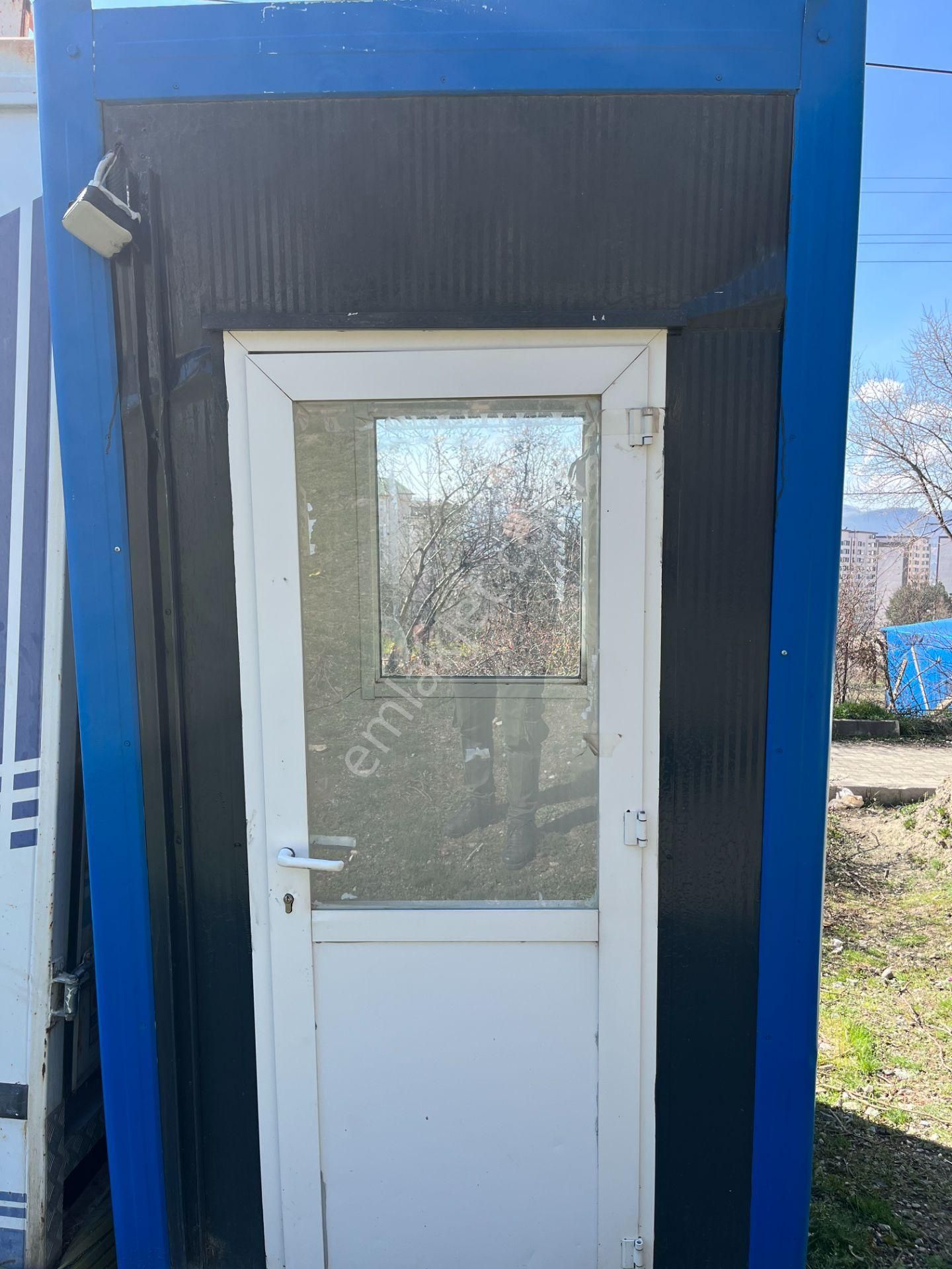 Satılık İkinci El 150 Cm* 150 Cm Ebatında 4 Tarafı Açılır Pencereli Güvenlik Kabini - Görsel 3