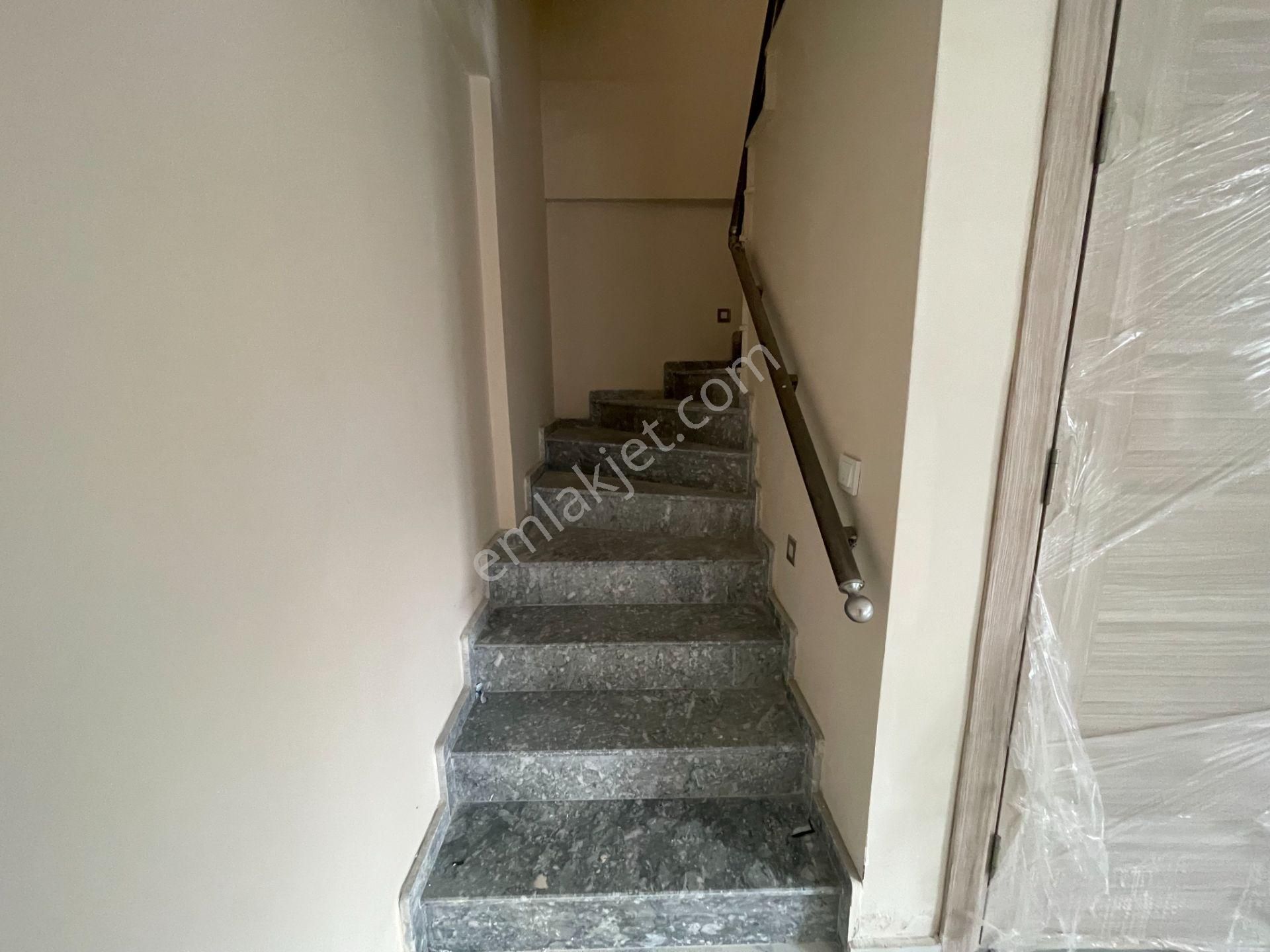 Seferihisar Doğanbey'de Satılık Ferah Konum Denize Çok Yakın 3+1 Lüks Villa - Görsel 15