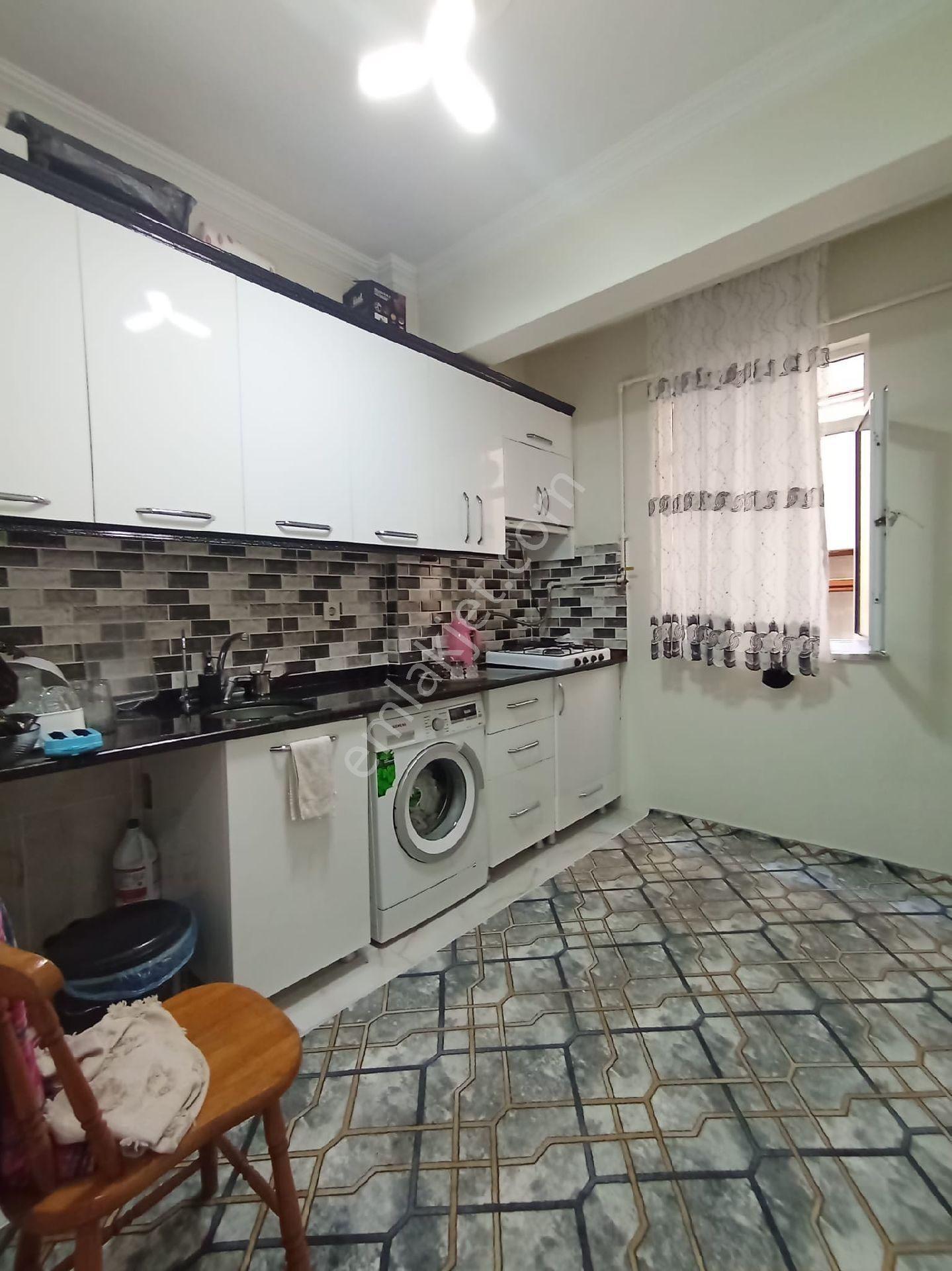 Üçkardeşler Emlakta Satılık Daire Esenler