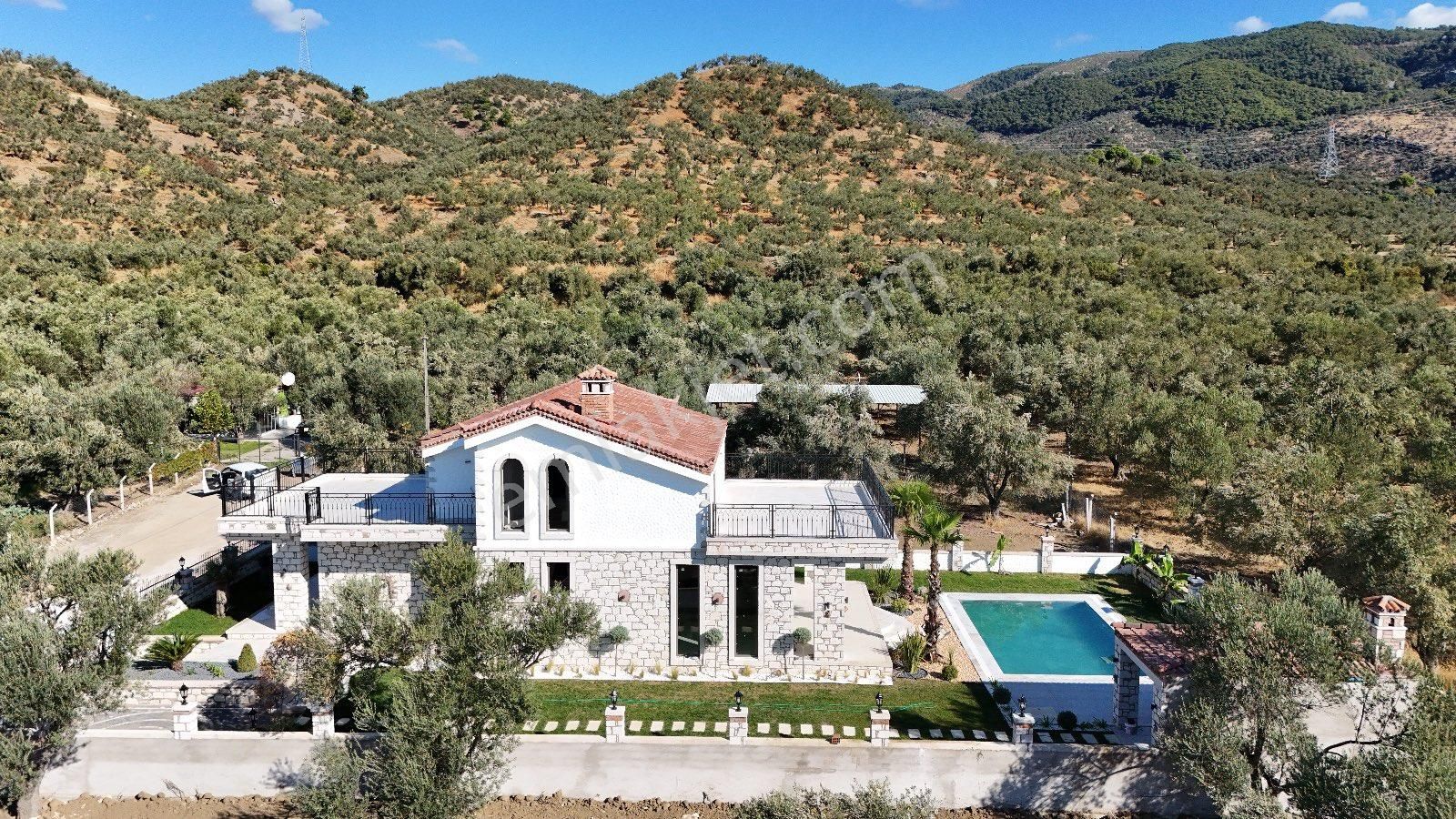 Altınoluk'ta 650m2 Arsada Özel Havuzlu Alaçatı Konsept Villa - Görsel 4