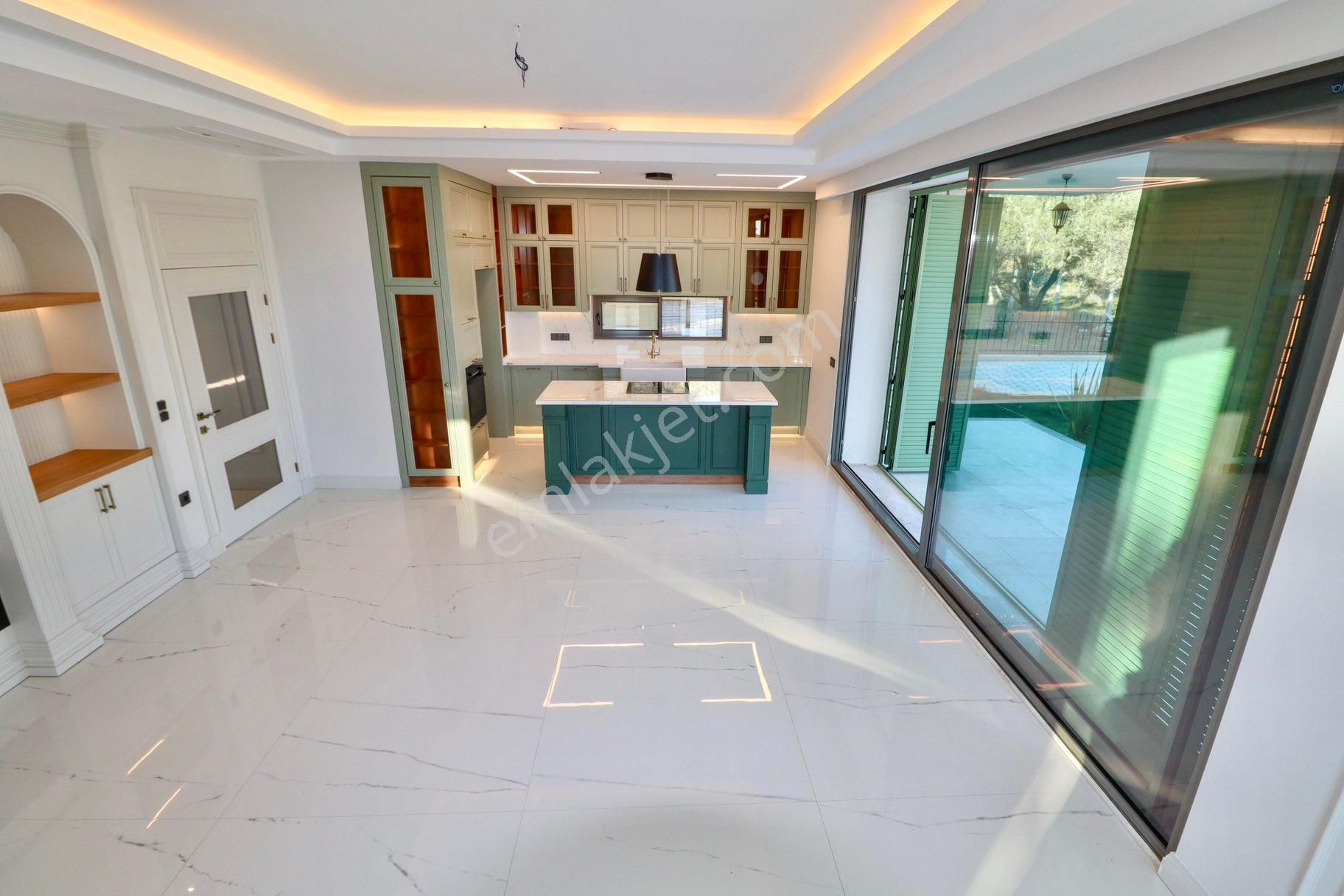 Altınoluk'ta 650m2 Arsada Özel Havuzlu Alaçatı Konsept Villa - Görsel 25