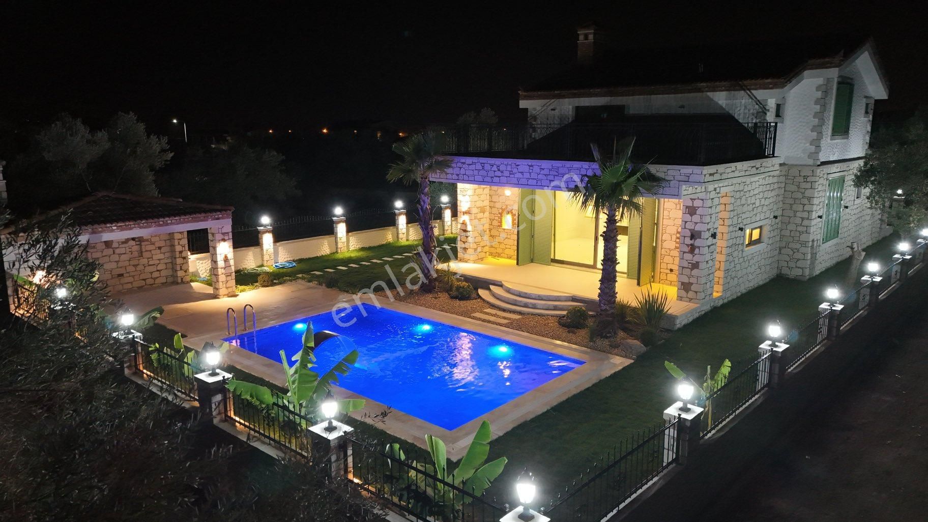 Altınoluk'ta 650m2 Arsada Özel Havuzlu Alaçatı Konsept Villa - Görsel 23